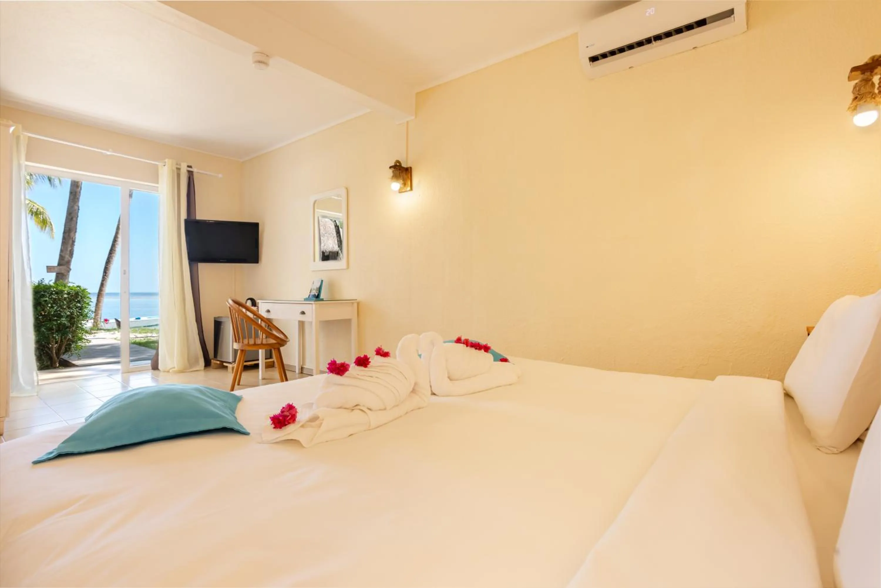 View (from property/room), Bed in Cocotiers Hotel – Mauritius