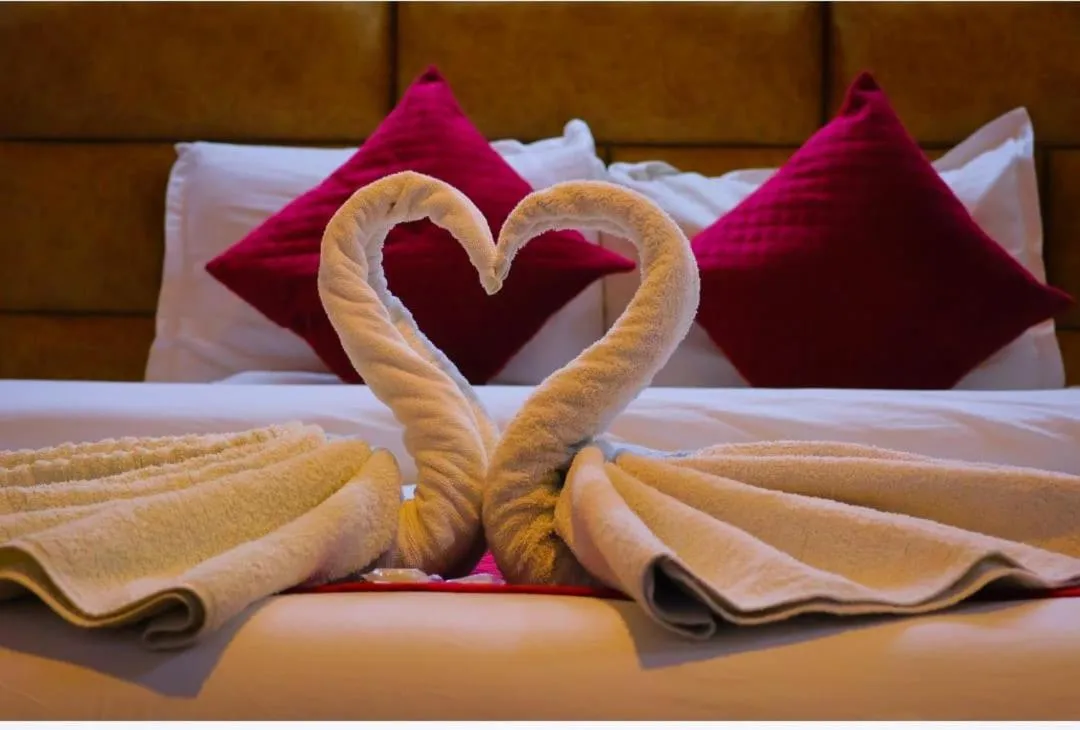 Bed in Hotel Hilltop At Mall Road Manali With Open Terrace