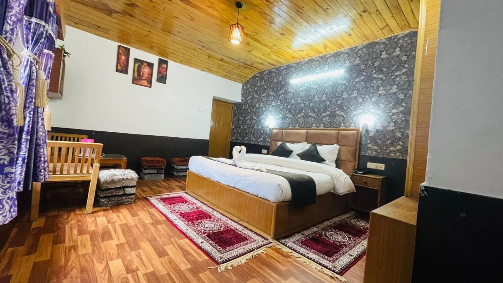 Photo of the whole room, Bed in Hotel Hilltop At Mall Road Manali With Open Terrace