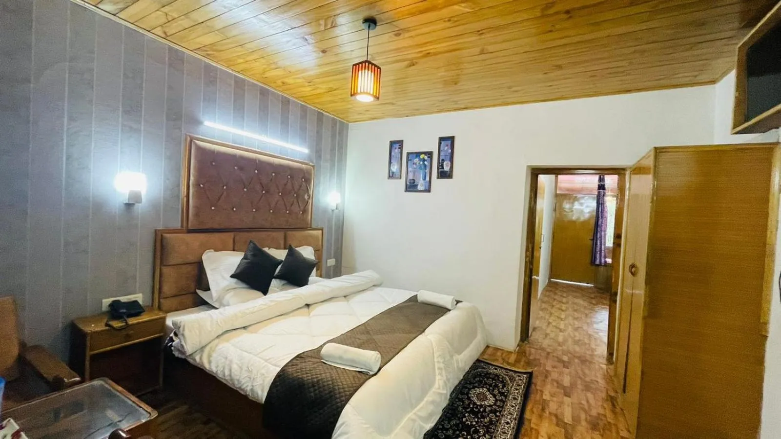 Photo of the whole room, Bed in Hotel Hilltop At Mall Road Manali With Open Terrace