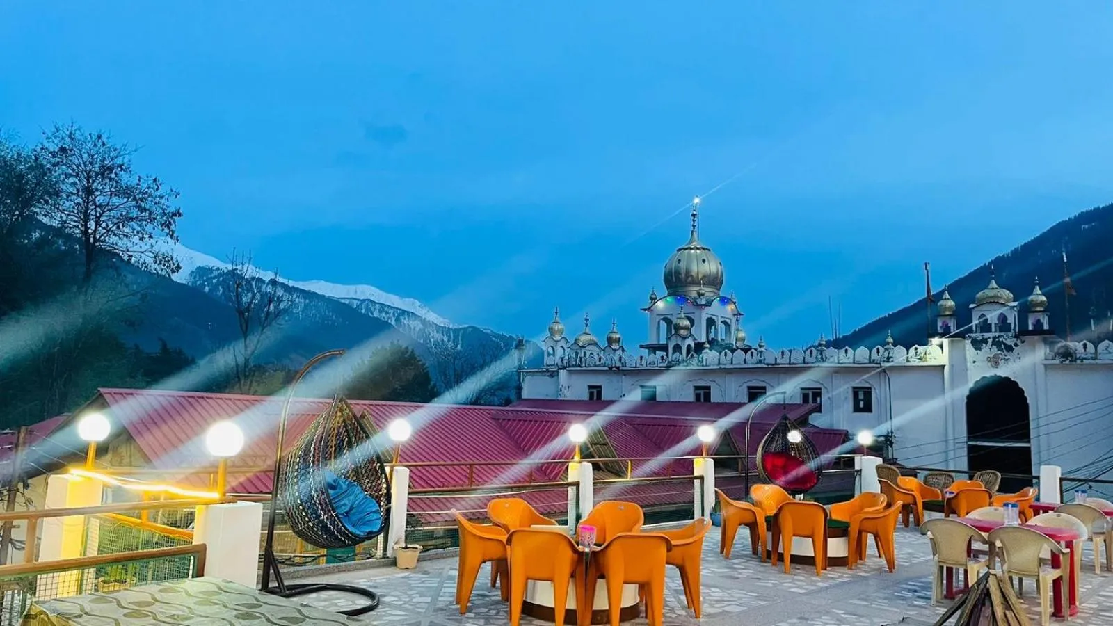 Hotel Hilltop At Mall Road Manali With Open Terrace