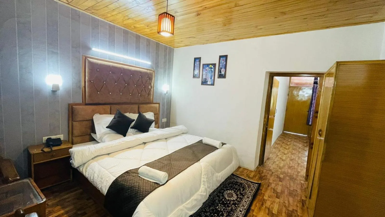 Photo of the whole room, Bed in Hotel Hilltop At Mall Road Manali With Open Terrace