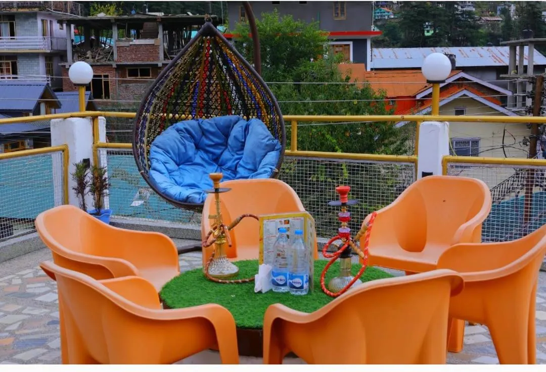 Restaurant/places to eat in Hotel Hilltop At Mall Road Manali With Open Terrace