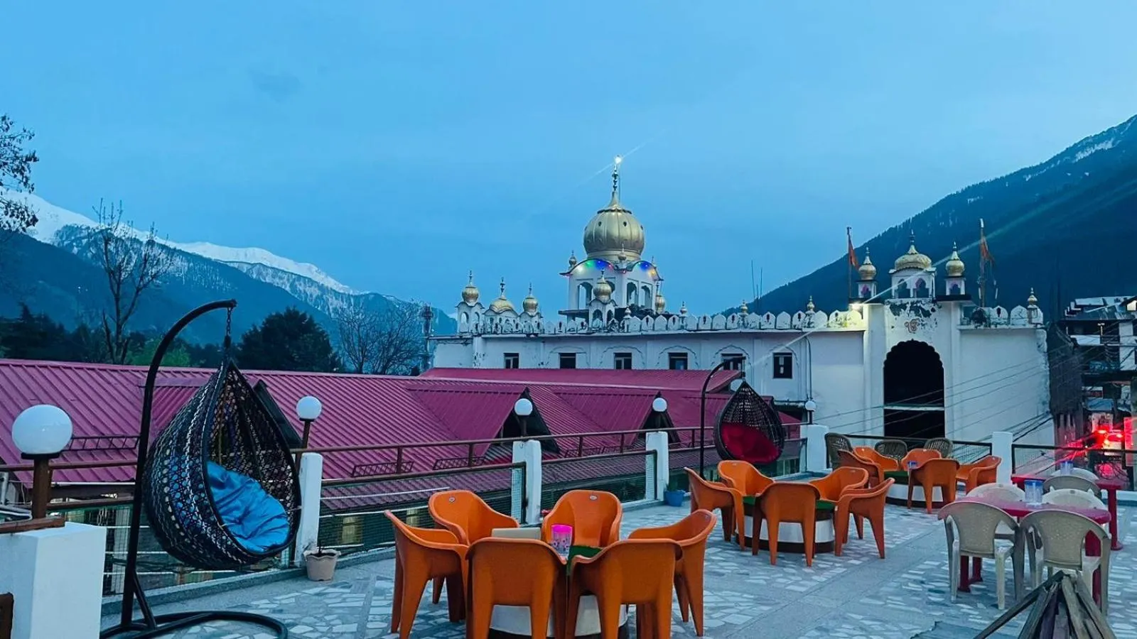 Hotel Hilltop At Mall Road Manali With Open Terrace