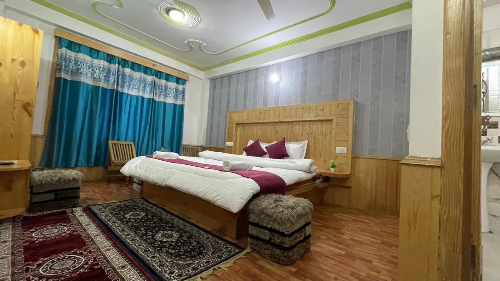 Bedroom, Bed in Hotel Hilltop At Mall Road Manali With Open Terrace