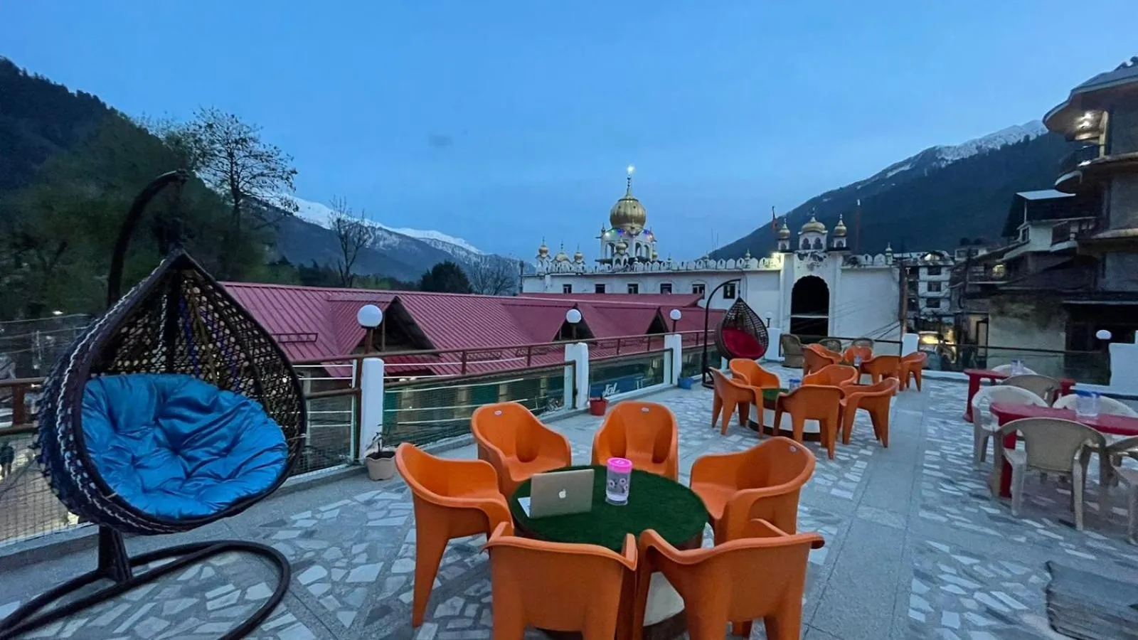 Hotel Hilltop At Mall Road Manali With Open Terrace