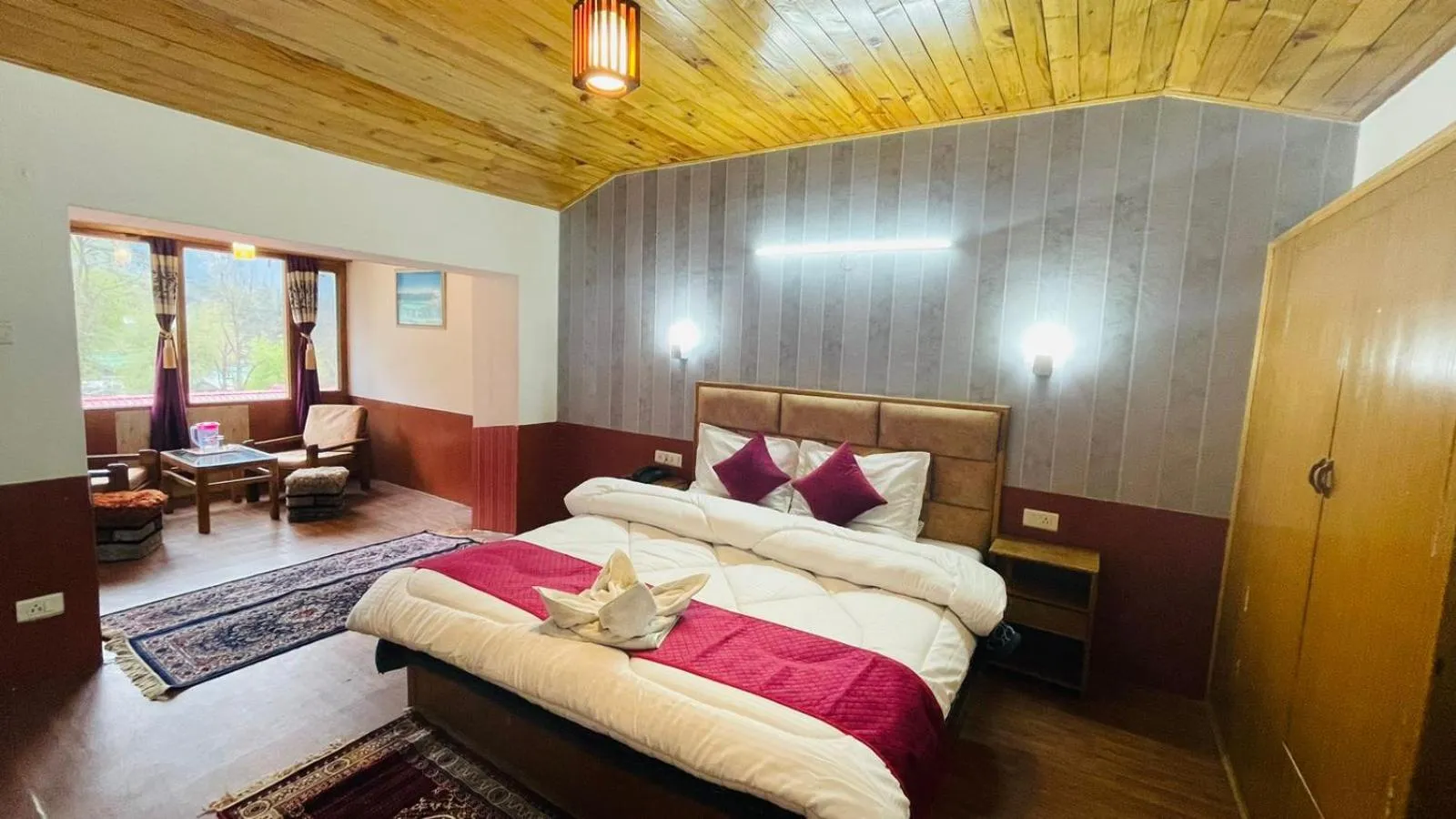 Bedroom, Bed in Hotel Hilltop At Mall Road Manali With Open Terrace