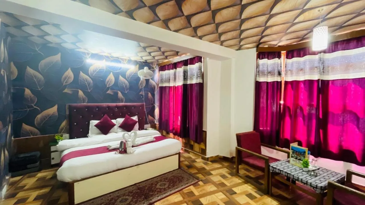 Bed in Hotel Hilltop At Mall Road Manali With Open Terrace