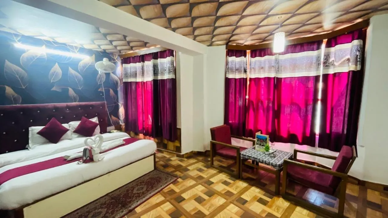 Bed in Hotel Hilltop At Mall Road Manali With Open Terrace