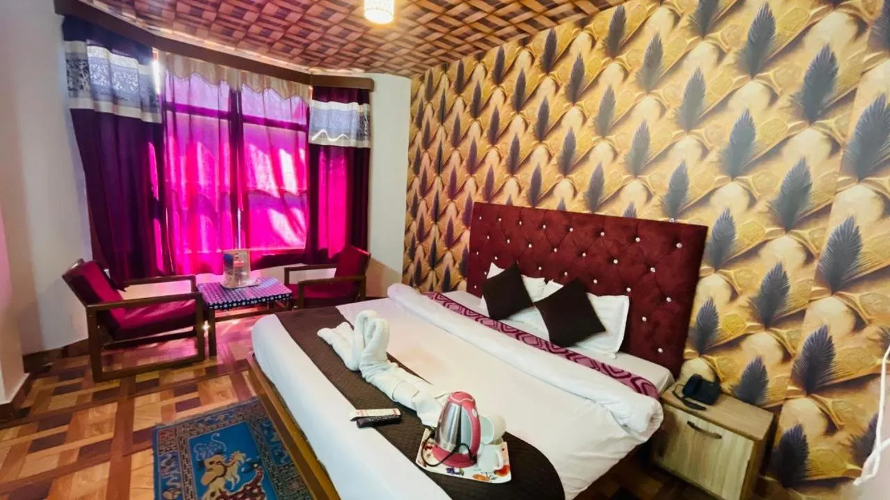 Bed in Hotel Hilltop At Mall Road Manali With Open Terrace