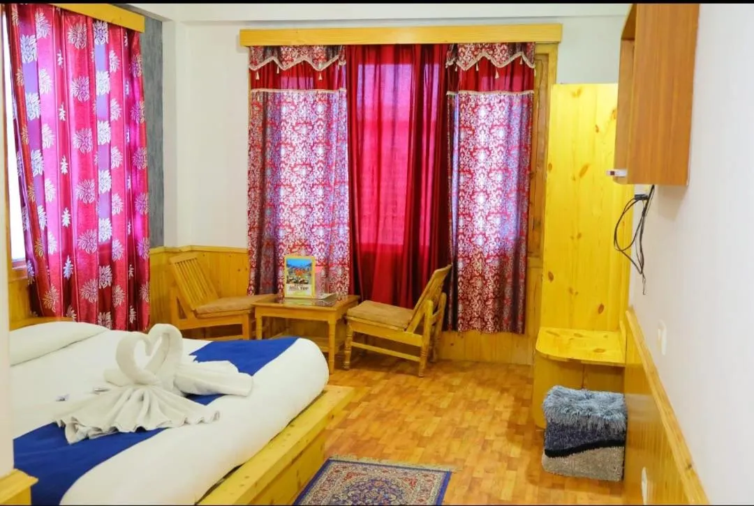 Bed in Hotel Hilltop At Mall Road Manali With Open Terrace