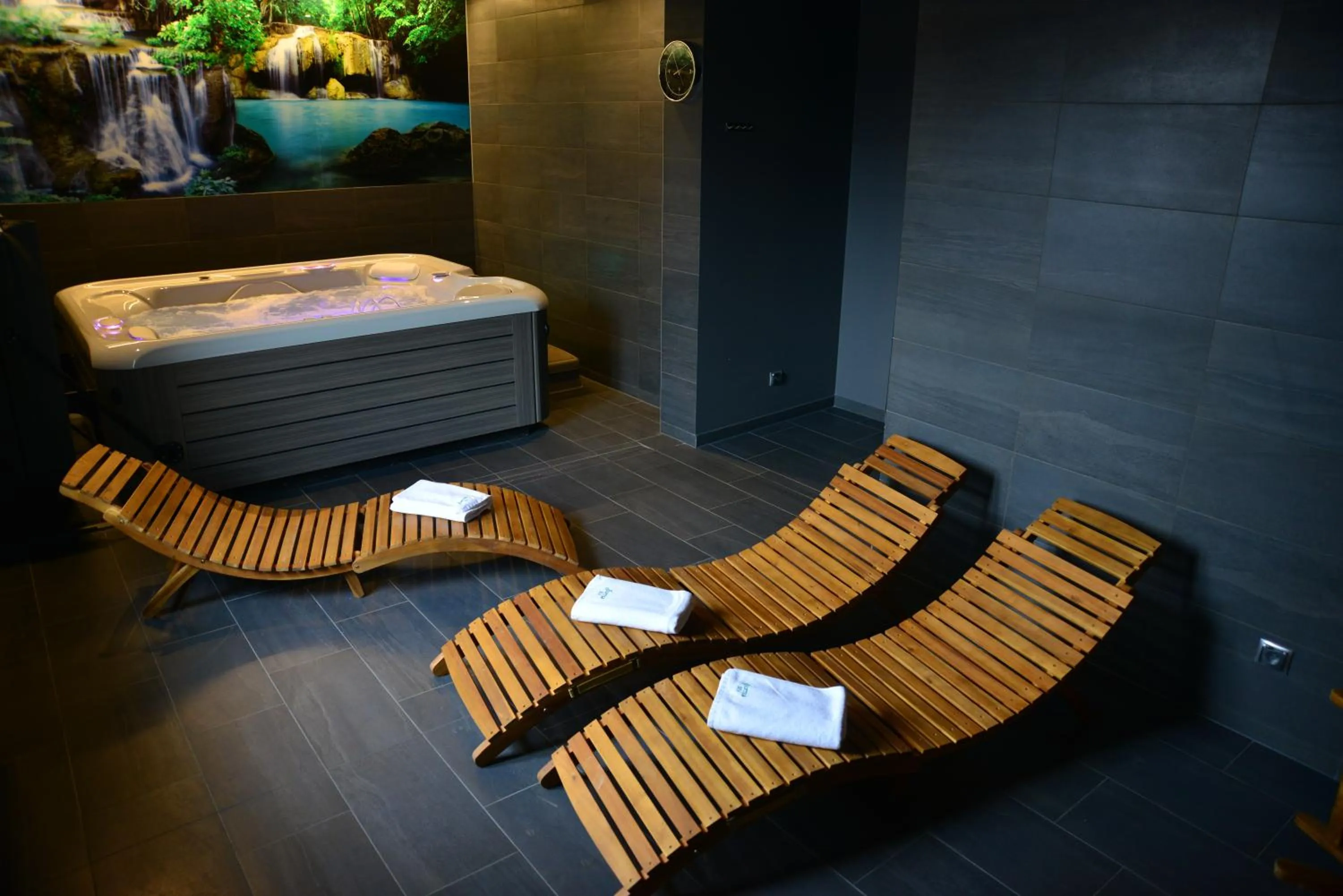 Hot Tub in Centrum Restauracyjno-Hotelowe Florres