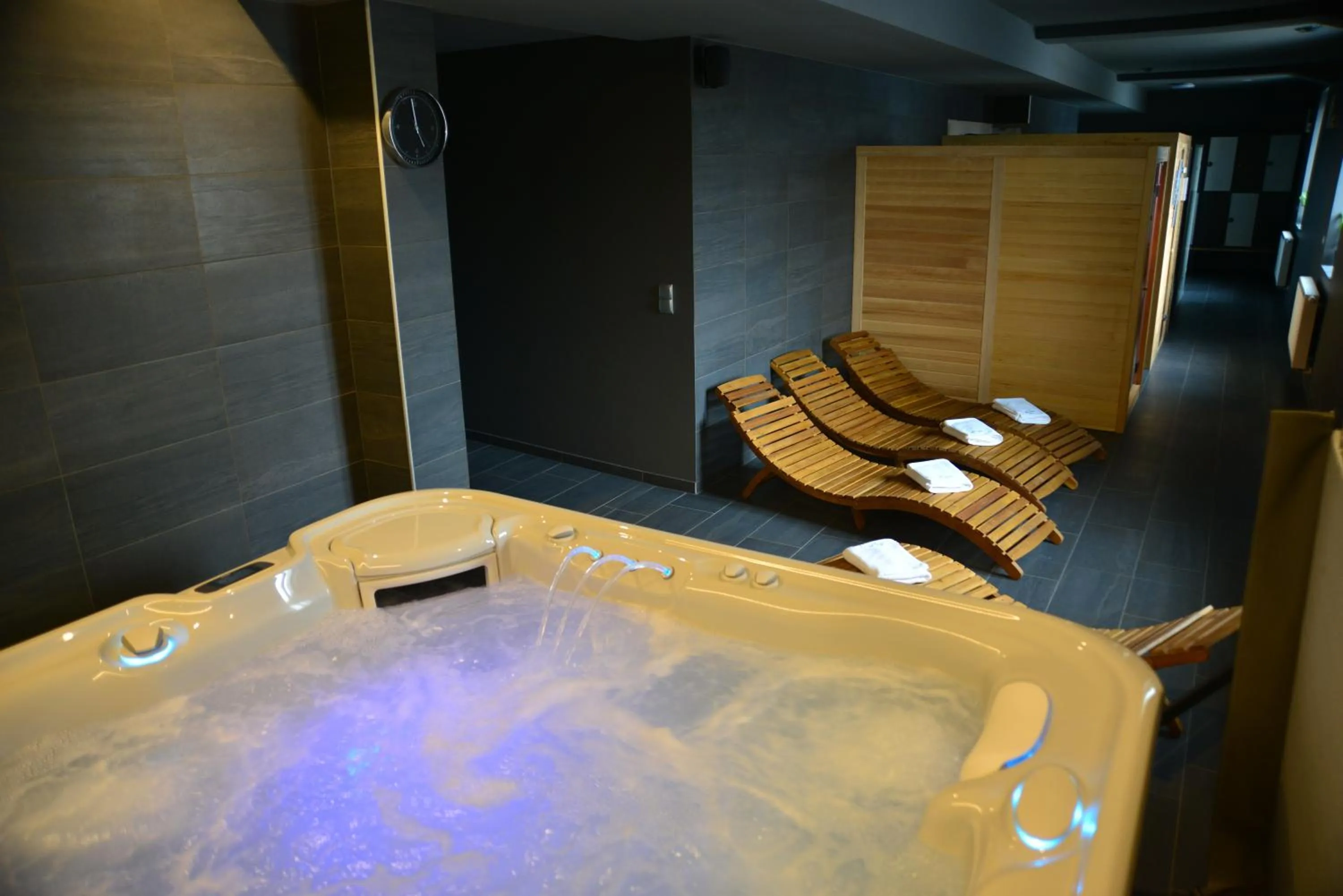 Hot Tub in Centrum Restauracyjno-Hotelowe Florres