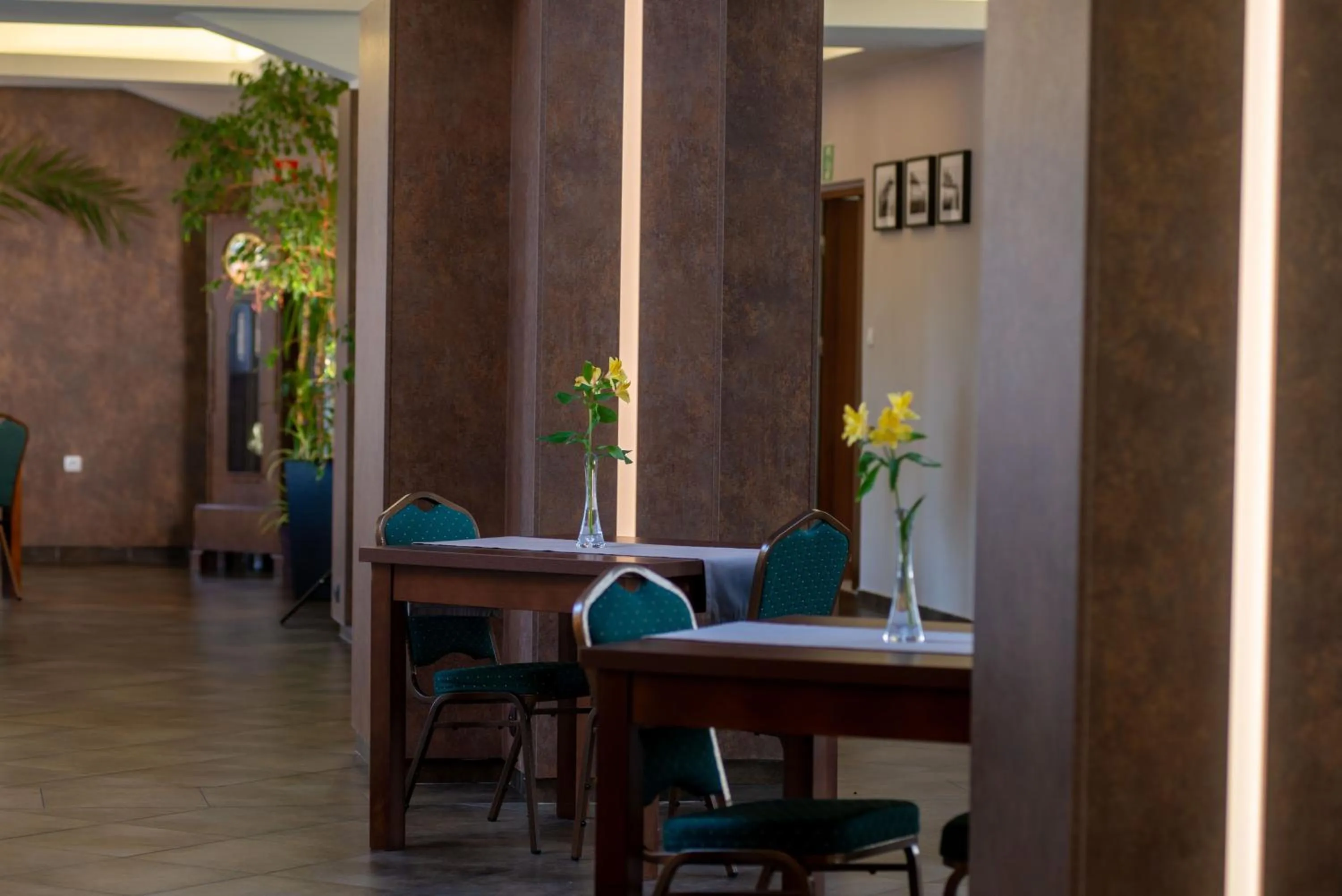 Restaurant/places to eat in Centrum Restauracyjno-Hotelowe Florres