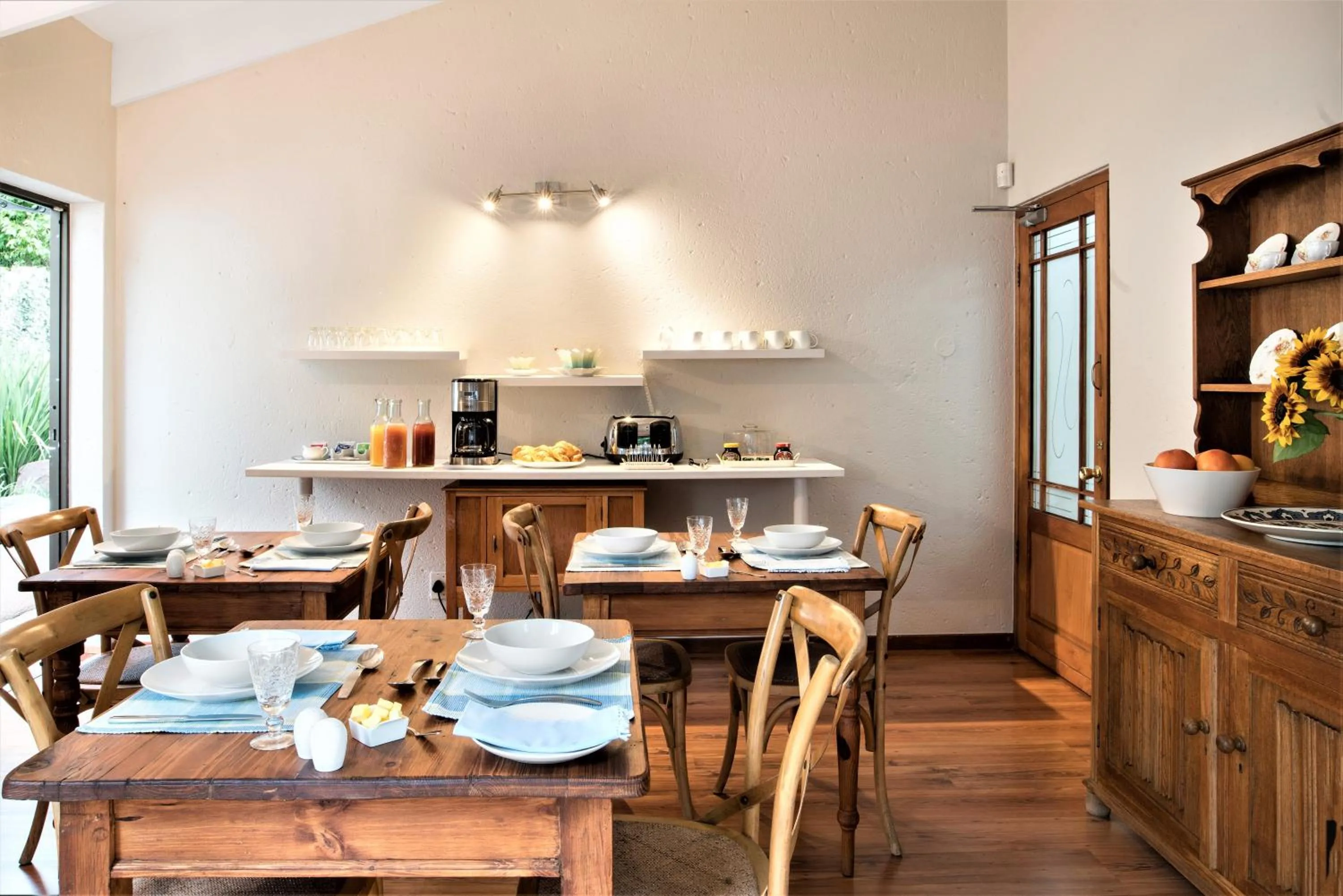 Area and facilities in Sandton Slippers