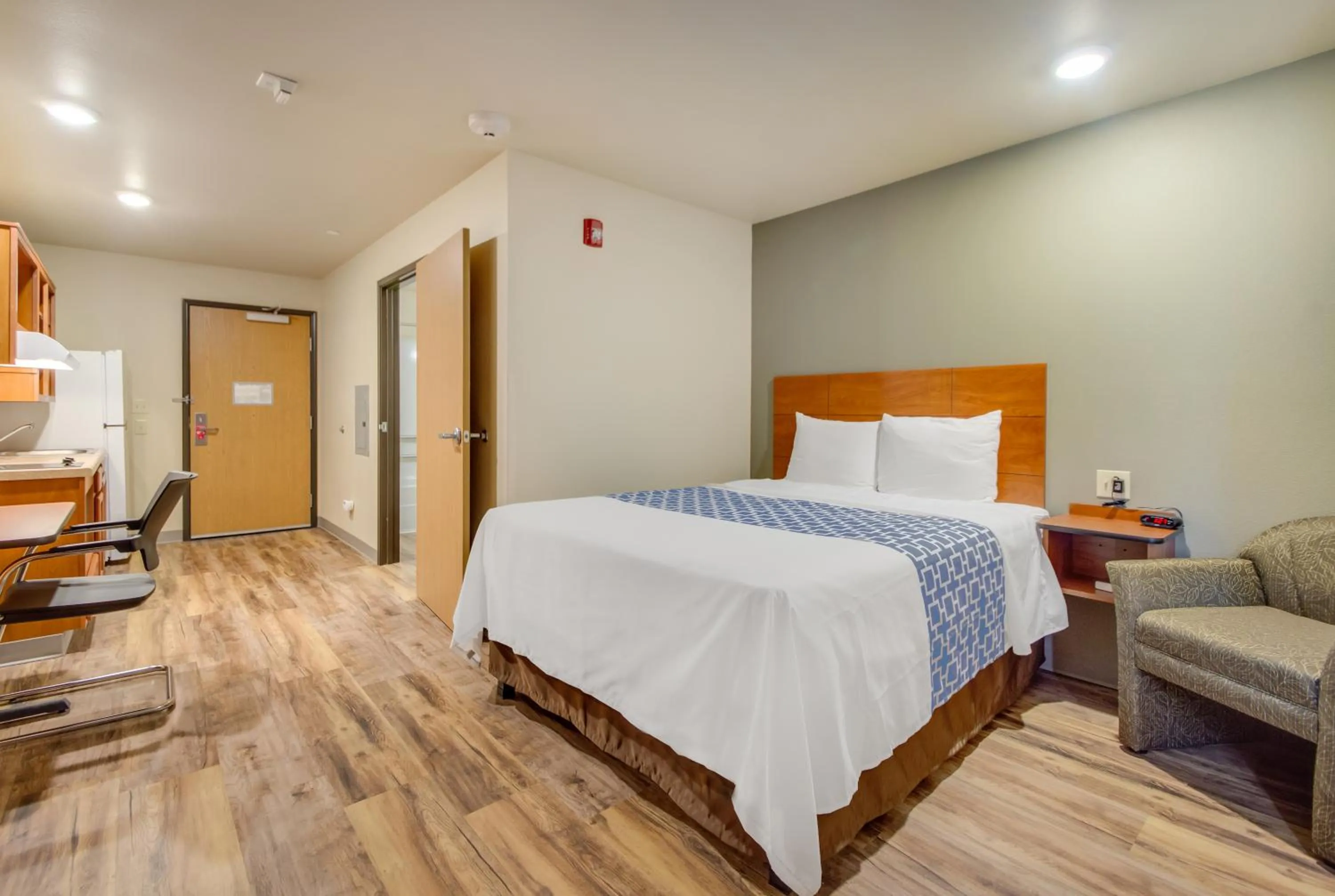 Bedroom, Bed in Econo Lodge Burlington I-70