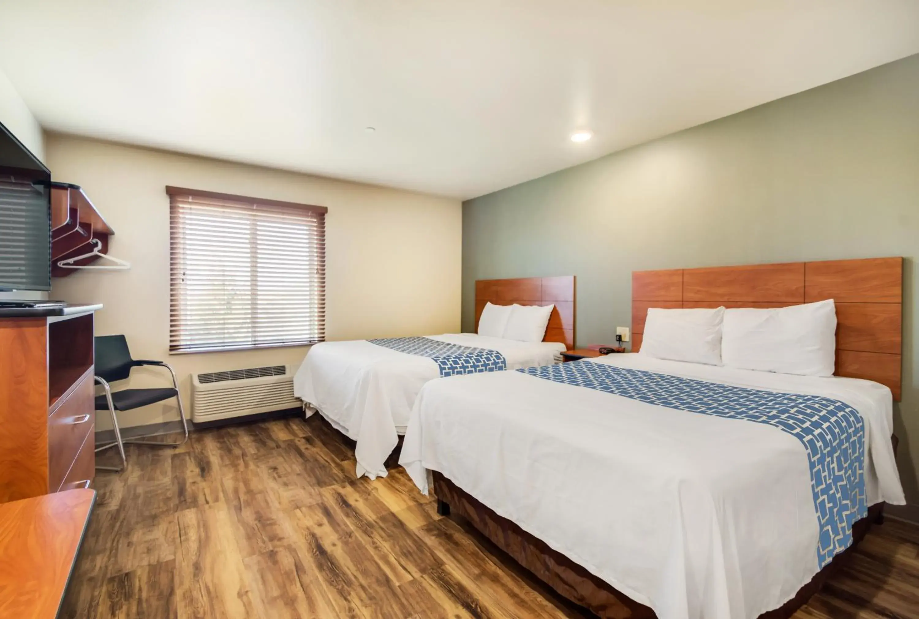 Queen Room with Two Queen Beds - Non-Smoking in Econo Lodge Burlington I-70 Queen Room with Two Queen Beds - Non-Smoking in Econo Lodge Burlington I-70