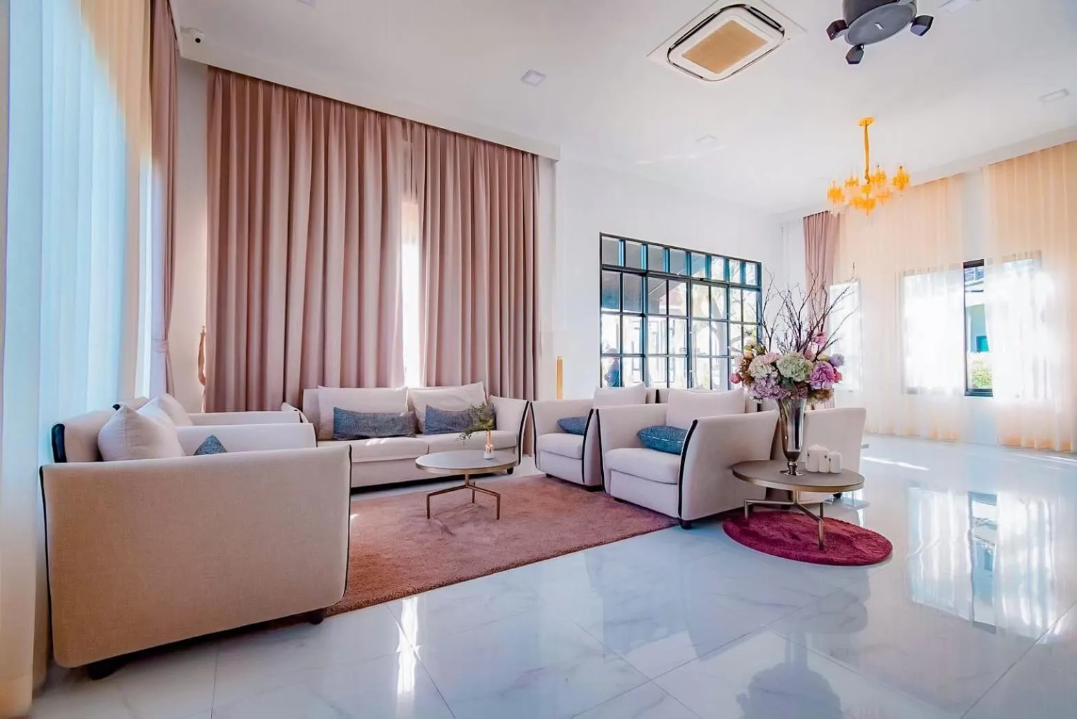 Lobby or reception in Phuengluang Riverside Hotel Chanthaburi