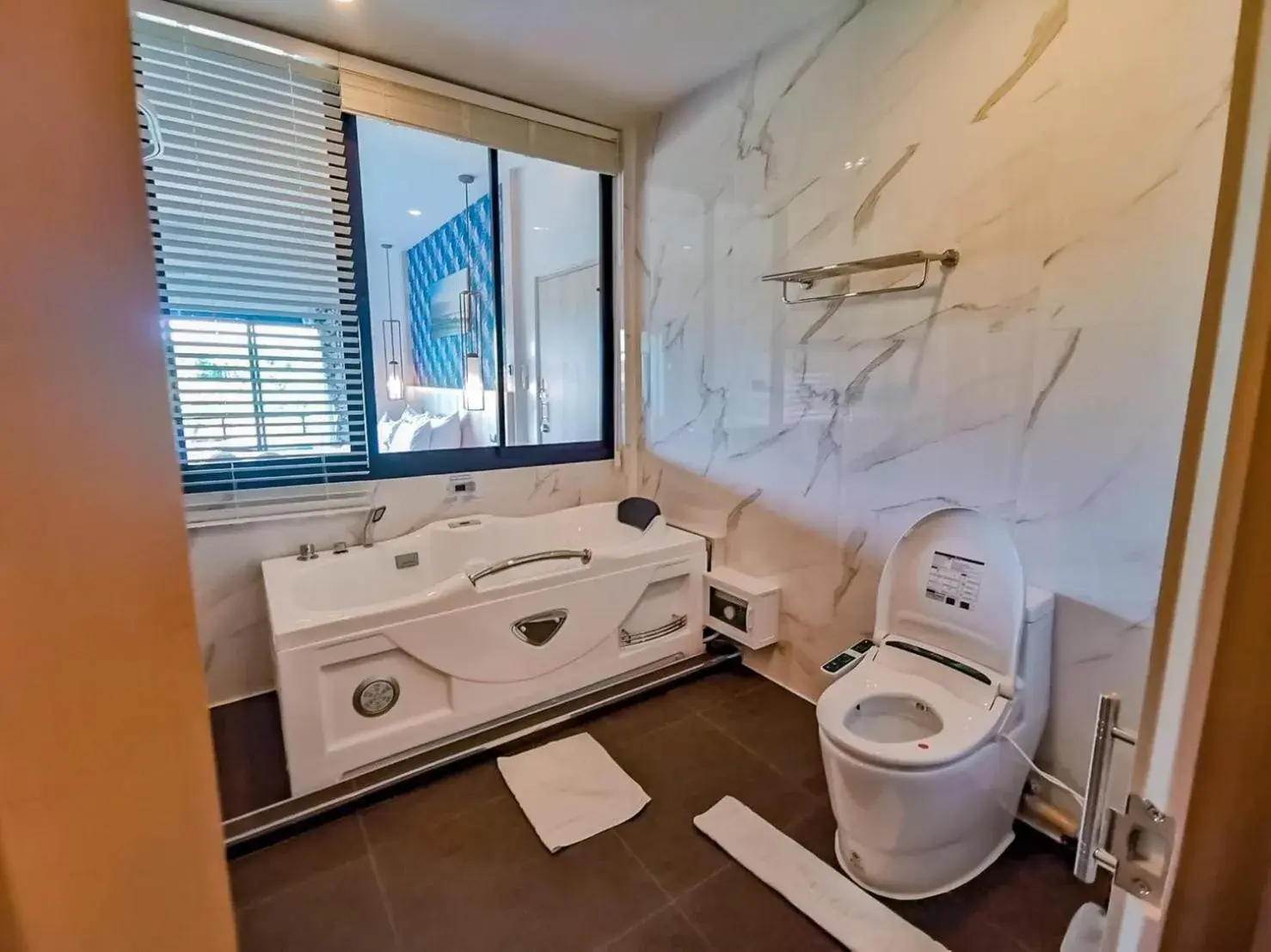 Suite with River View in Phuengluang Riverside Hotel Chanthaburi Suite with River View in Phuengluang Riverside Hotel Chanthaburi