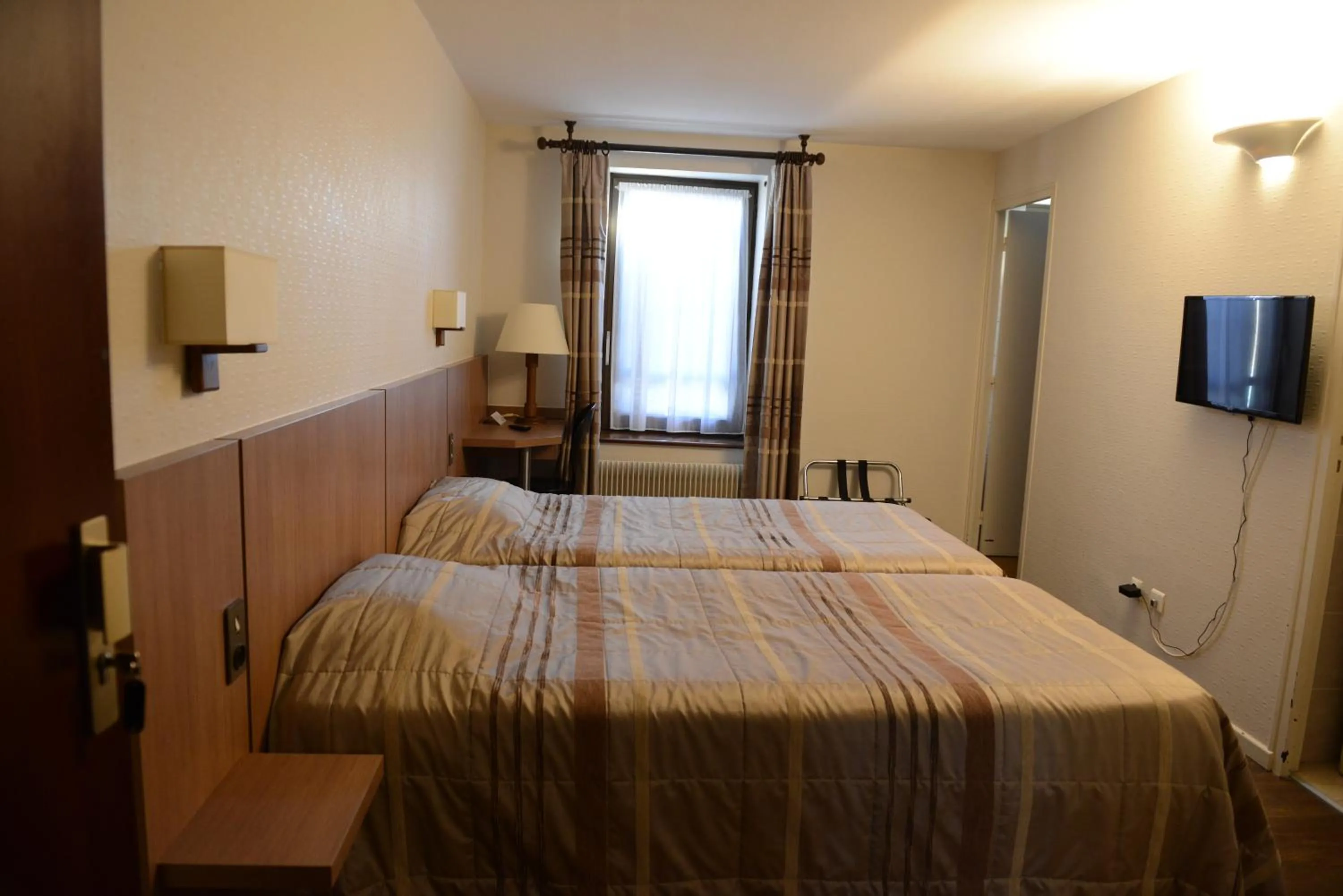 Photo of the whole room, Bed in Hôtel du Lion