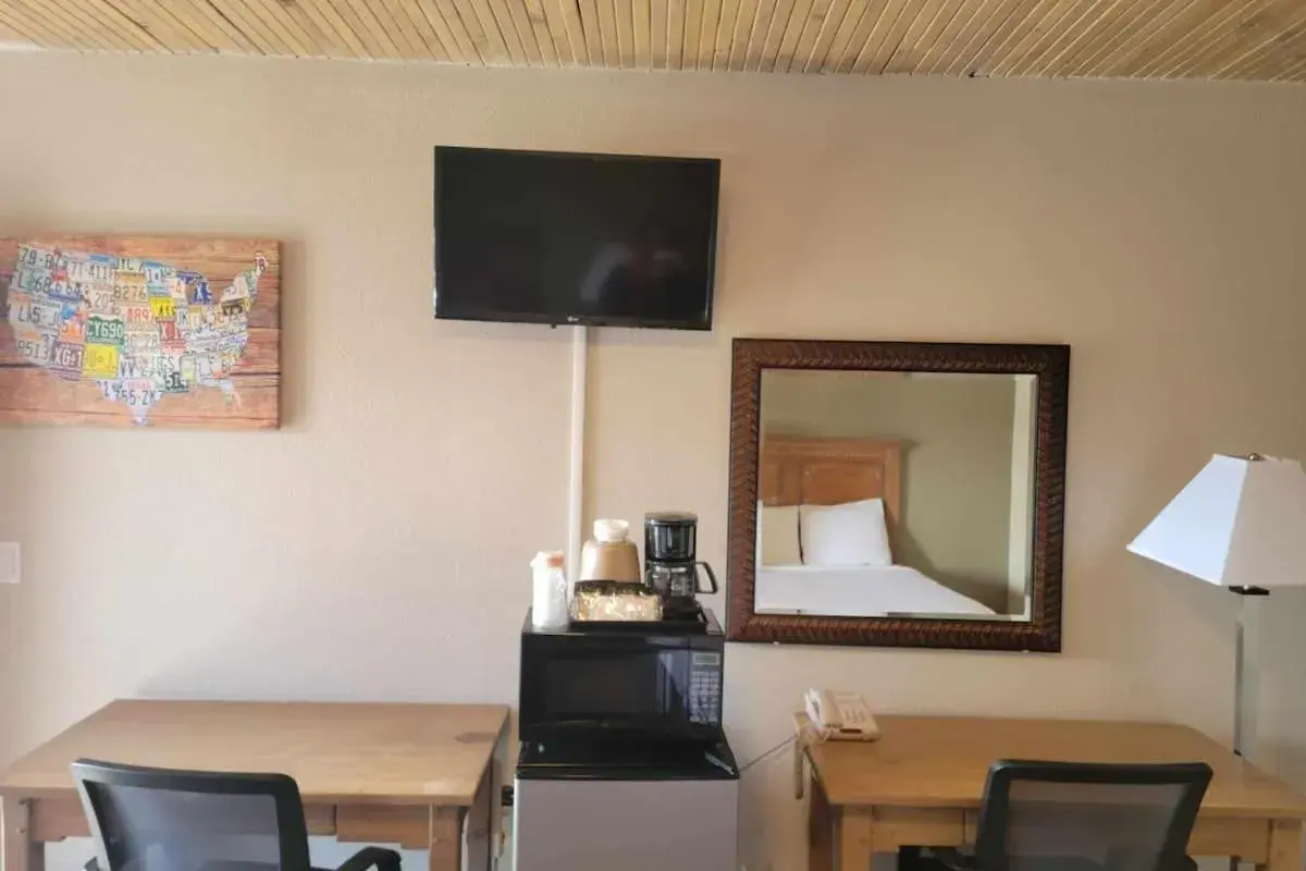 King Room - Accessible/Non Smoking in Econo Lodge King Room - Accessible/Non Smoking in Econo Lodge