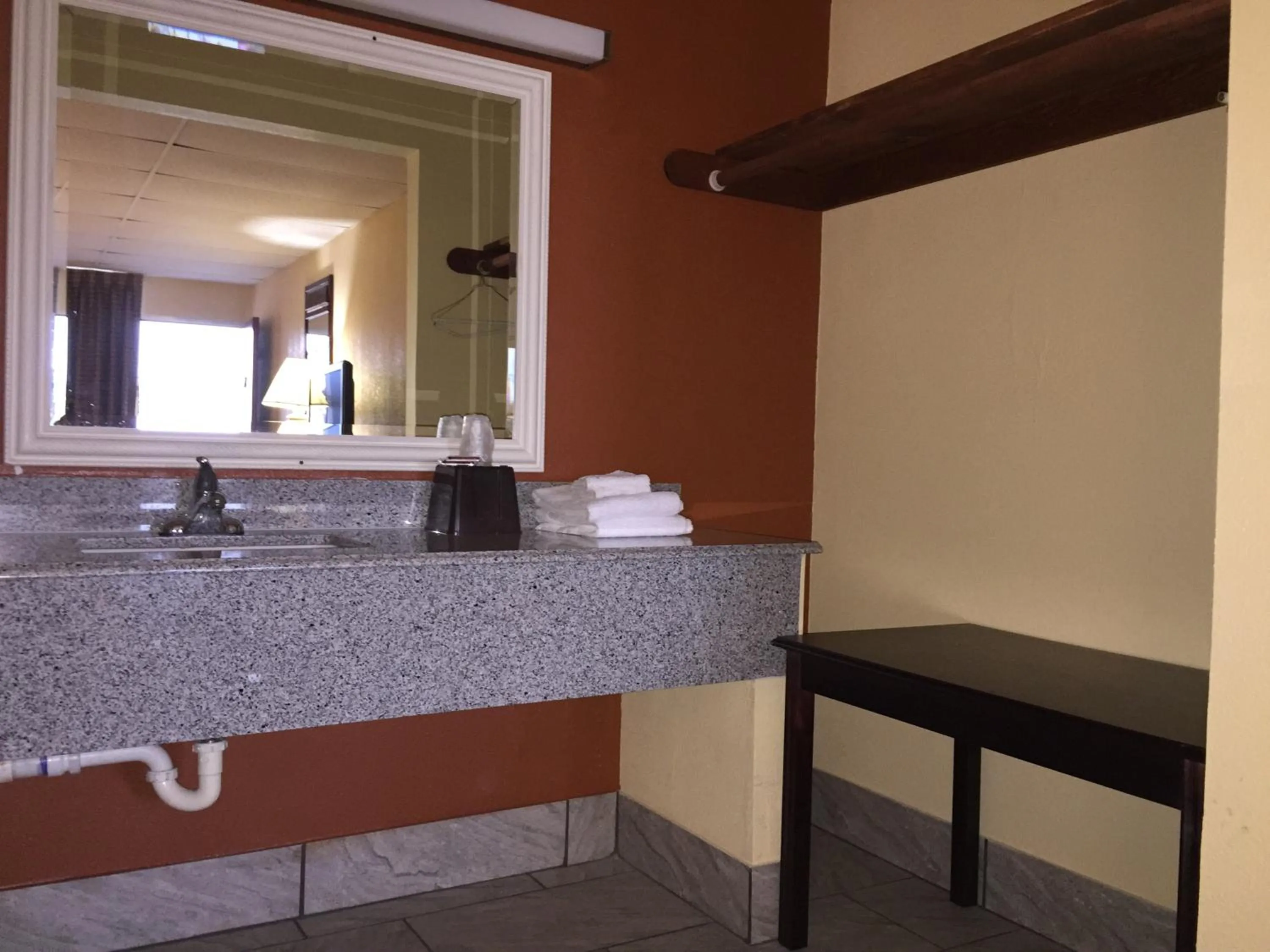 Bathroom in Executive Inn Texarkana