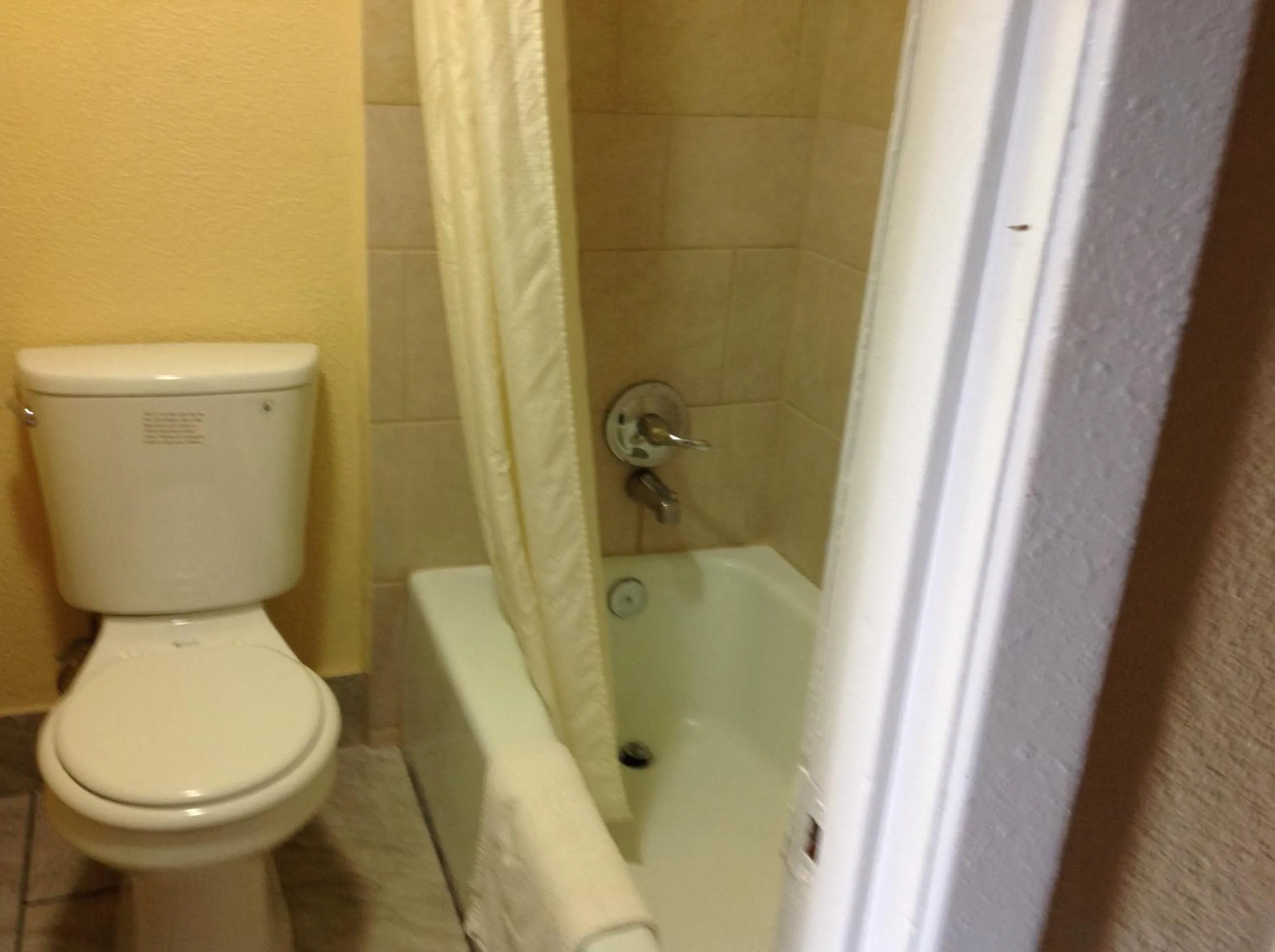 Bathroom in Executive Inn Texarkana