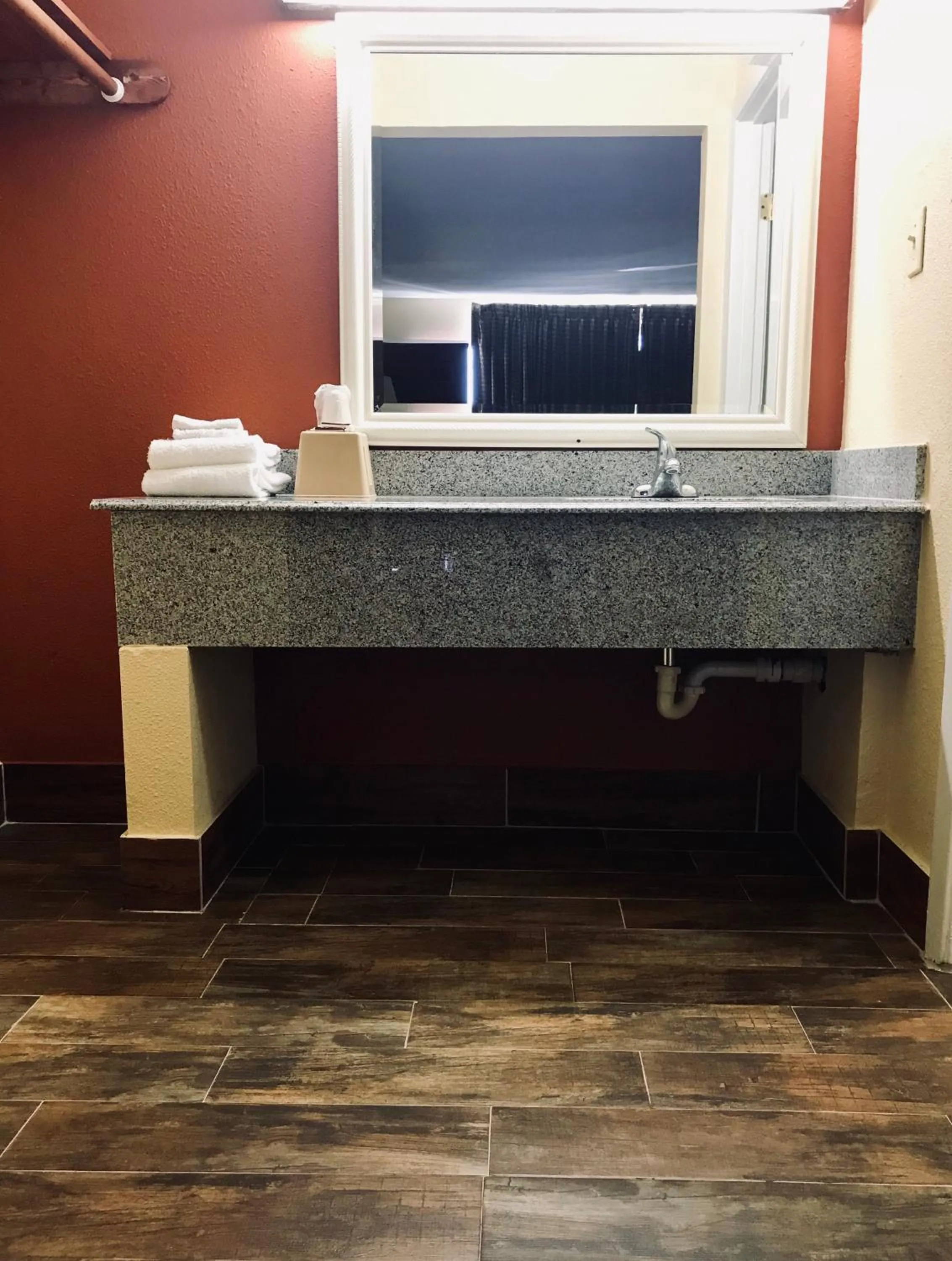 Bathroom in Executive Inn Texarkana