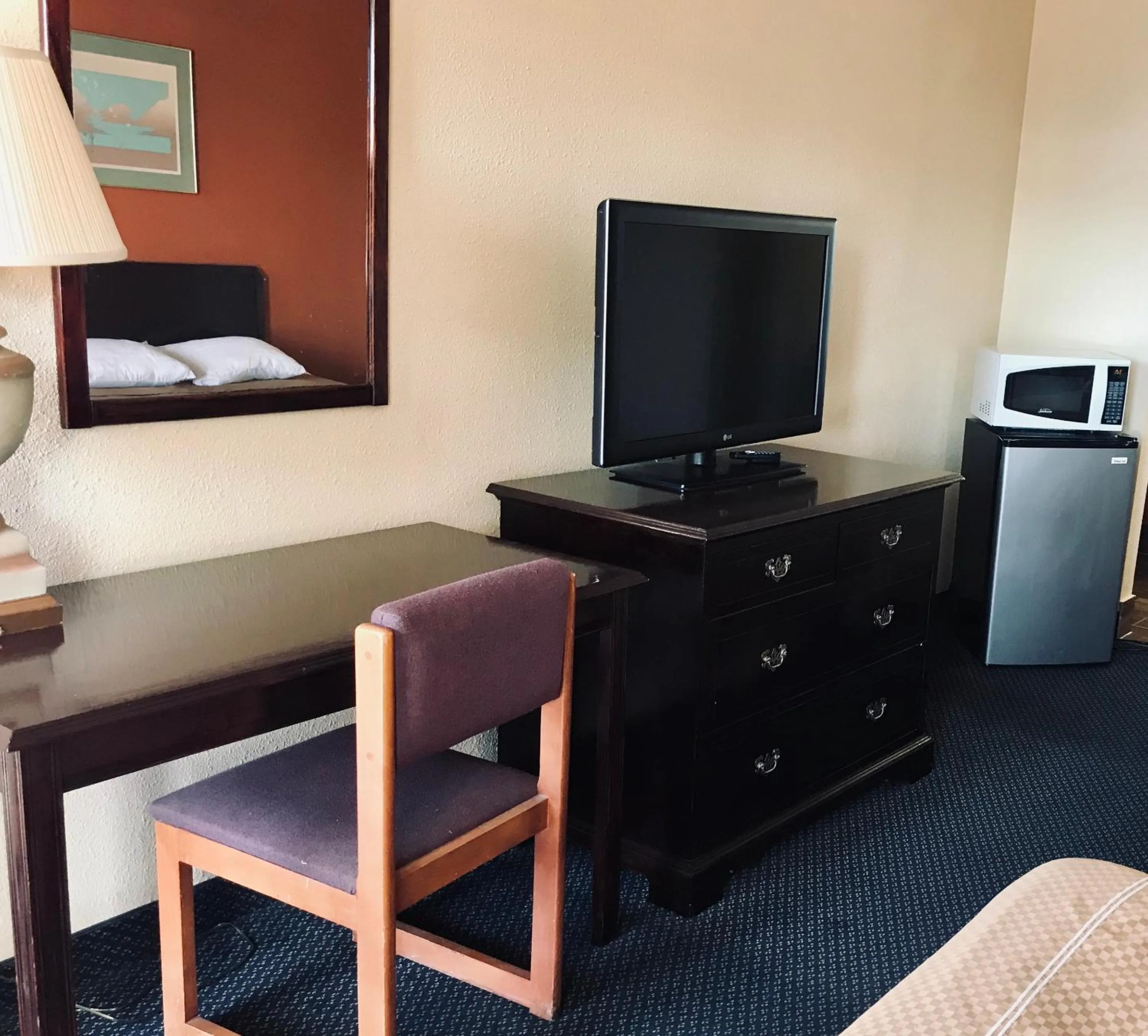 TV and multimedia in Executive Inn Texarkana