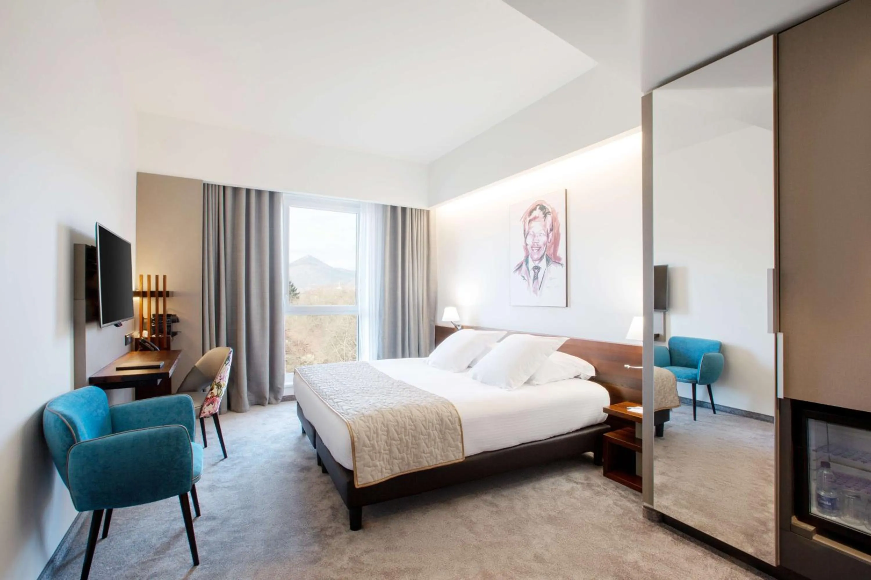 Photo of the whole room, Bed in Best Western Plus Hotel & Restaurant Les Humanistes Colmar Nord