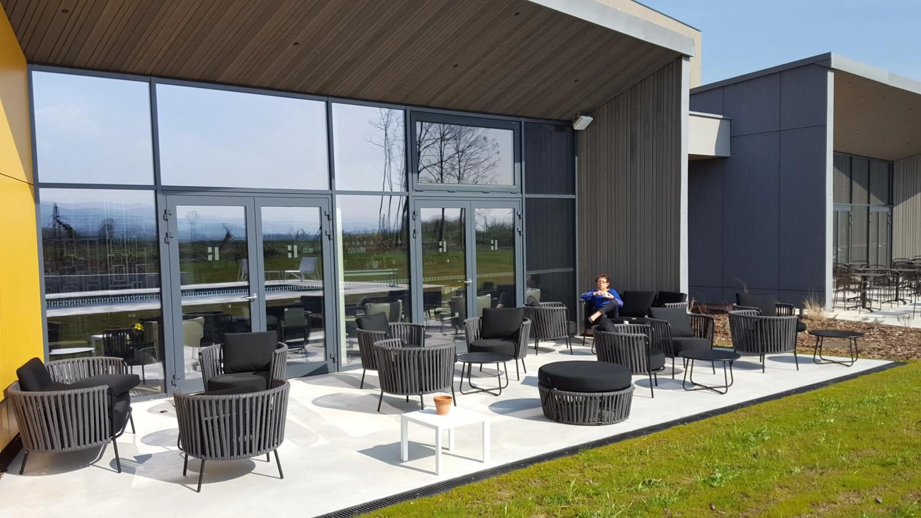 Patio in Best Western Plus Hotel & Restaurant Les Humanistes Colmar Nord