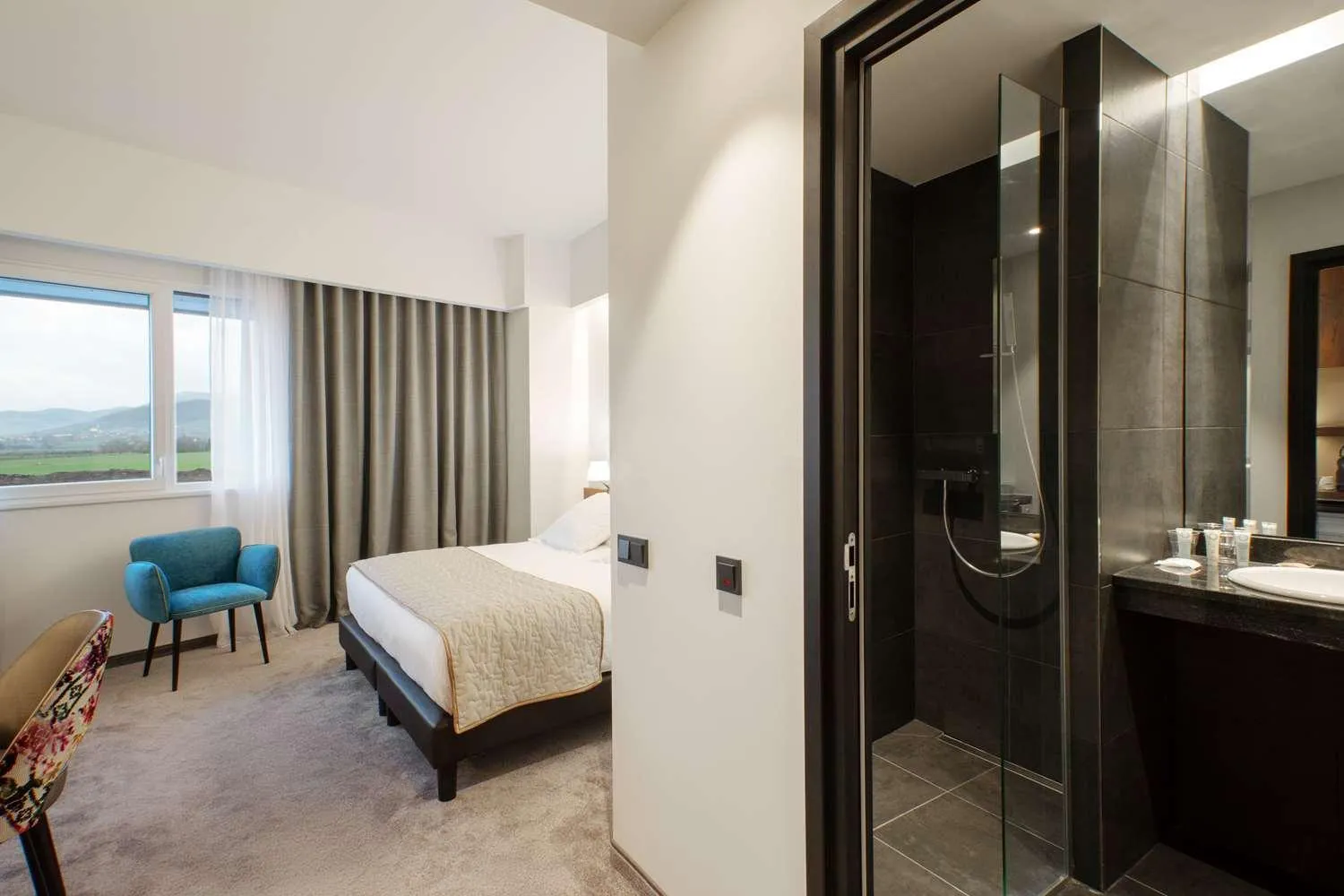 Bed in Best Western Plus Hotel & Restaurant Les Humanistes Colmar Nord