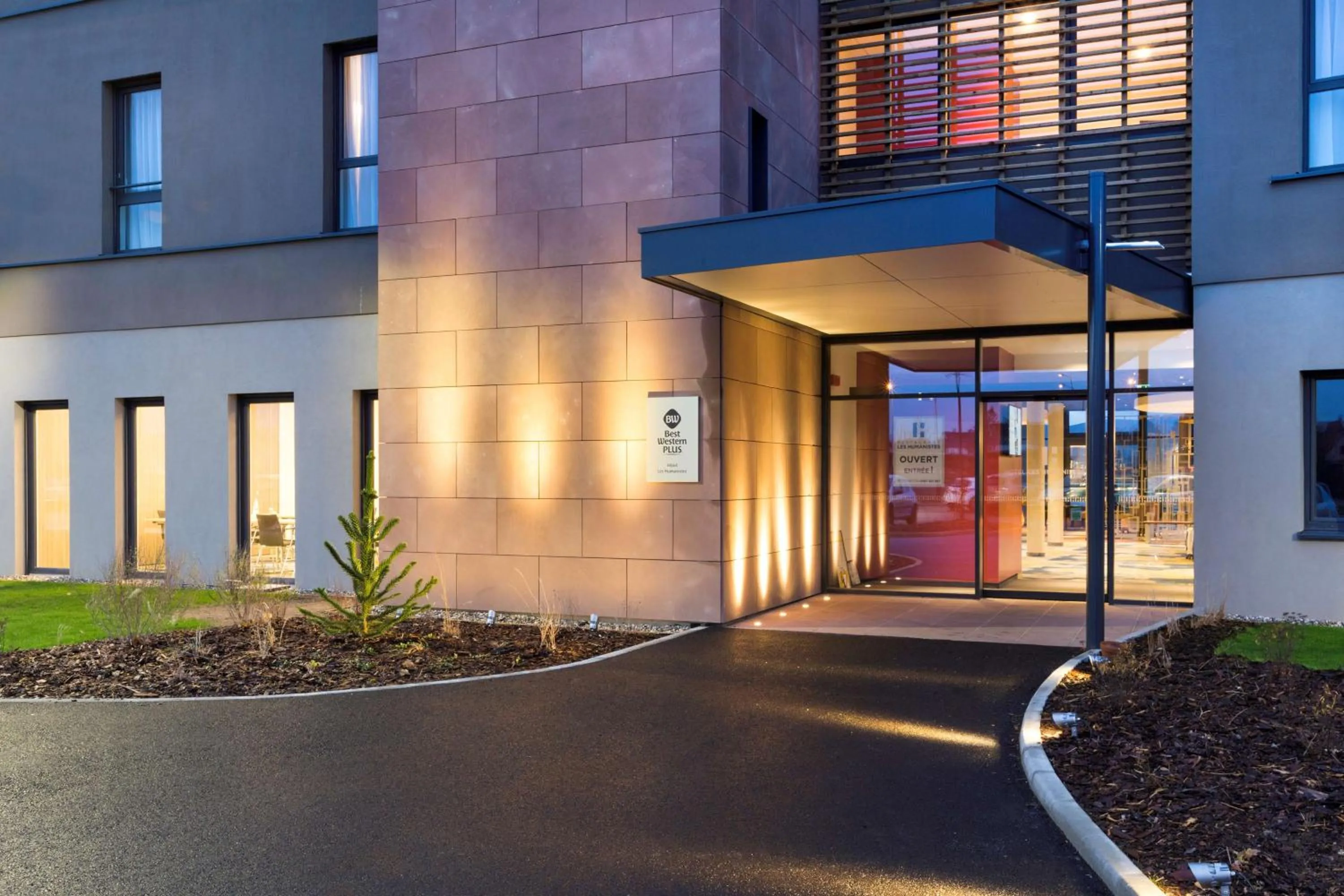 Property building in Best Western Plus Hotel & Restaurant Les Humanistes Colmar Nord