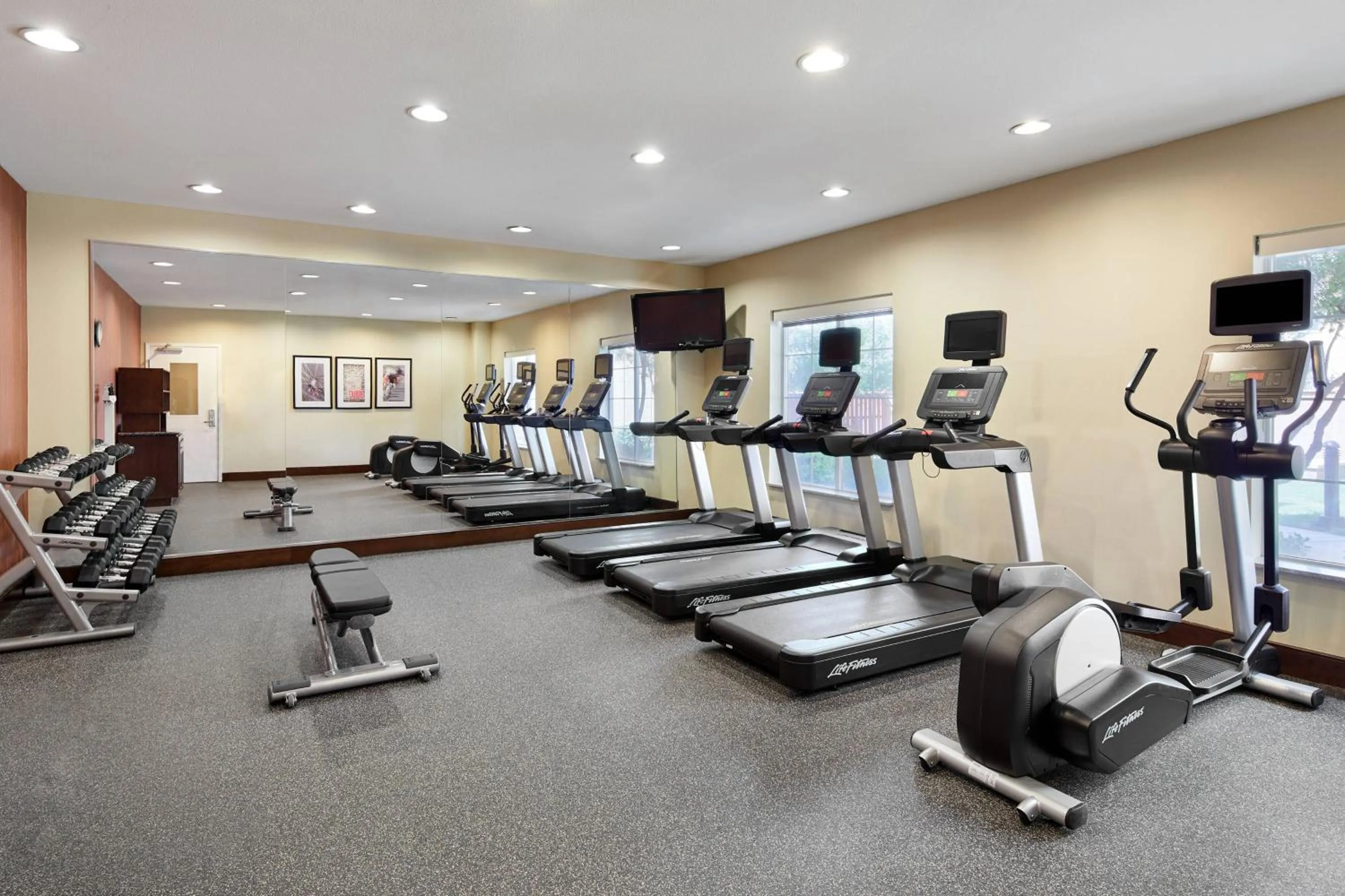 Fitness centre/facilities in TownePlace Suites by Marriott Midland