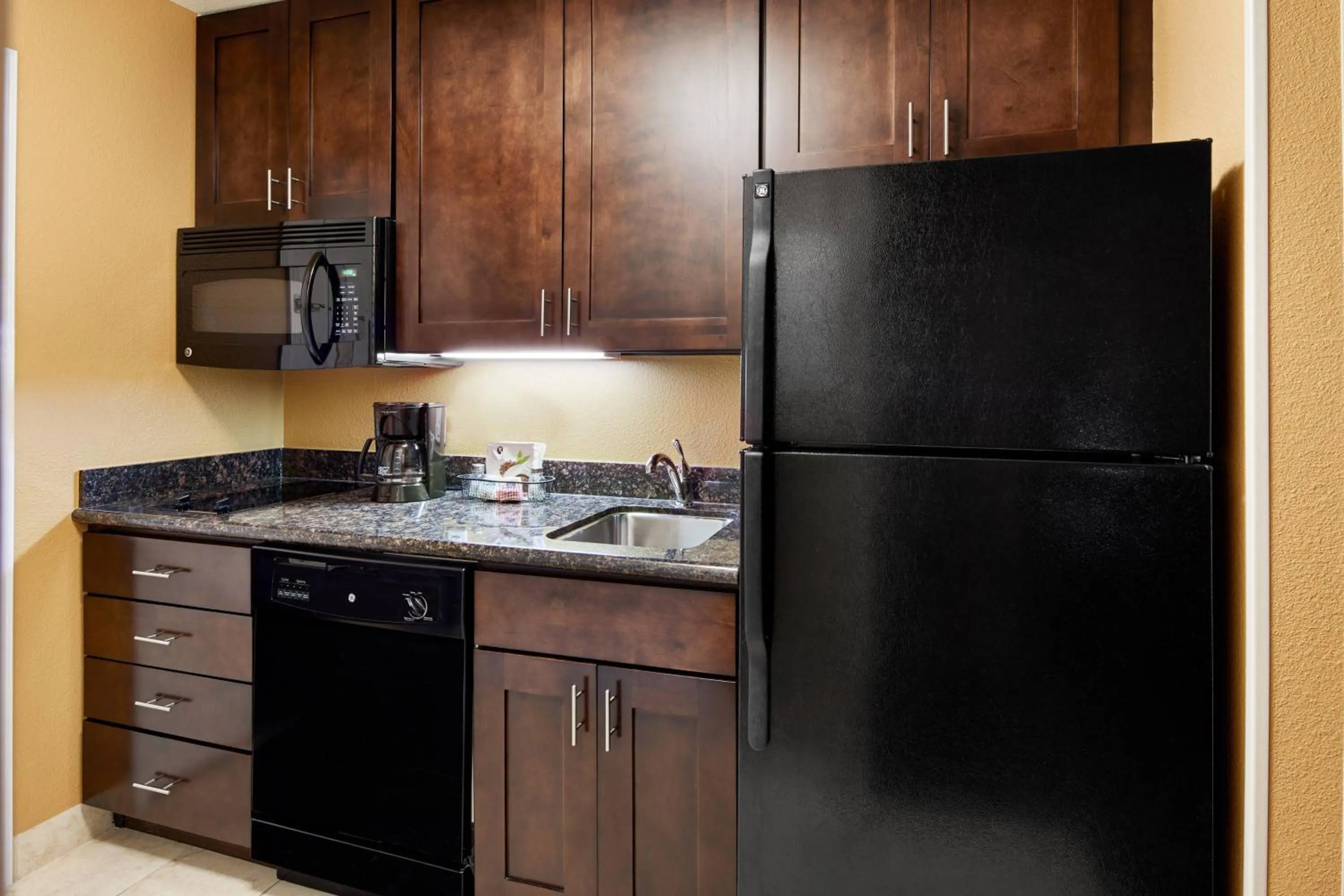 Kitchen or kitchenette in TownePlace Suites by Marriott Midland