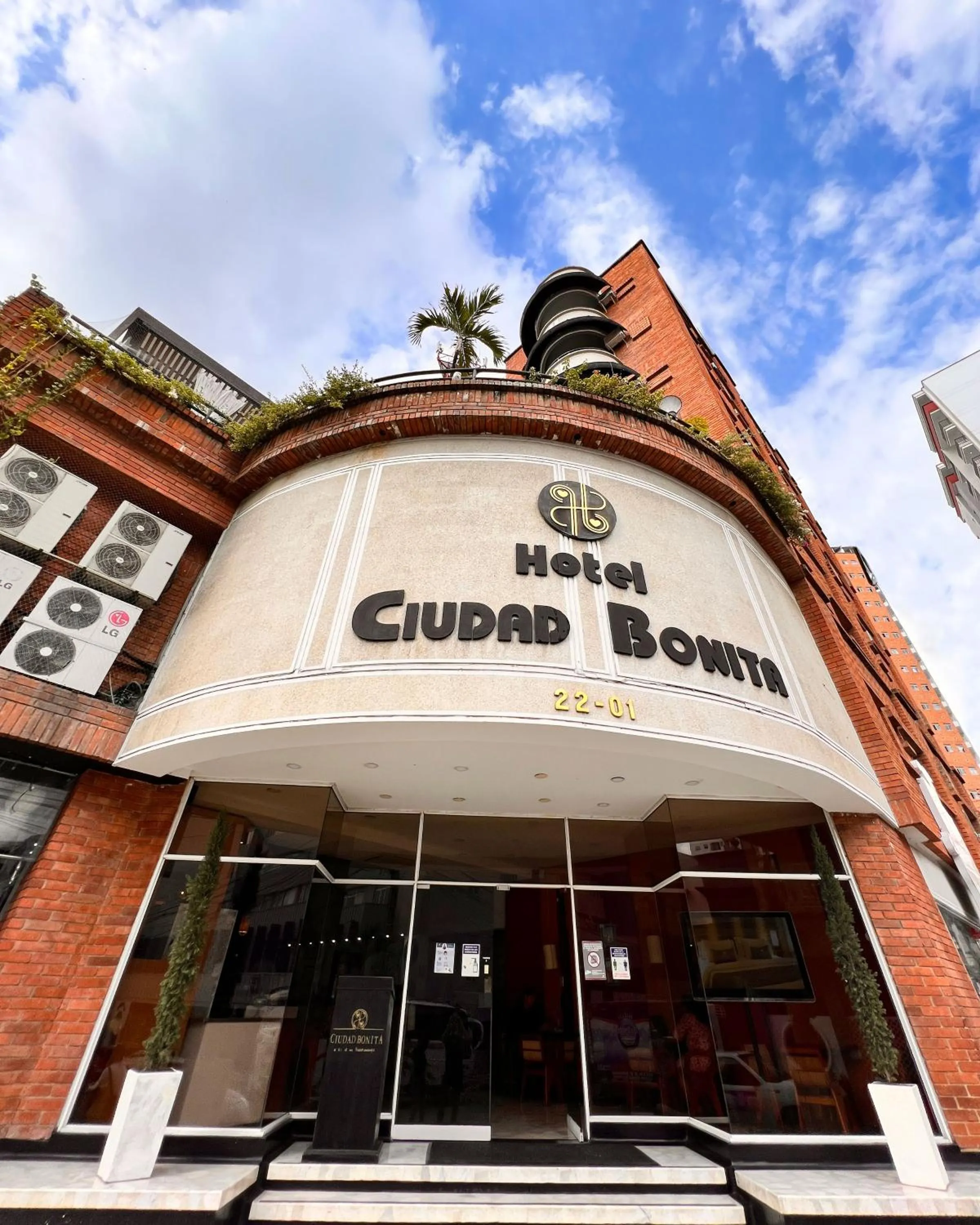 Property building in Hotel Ciudad Bonita