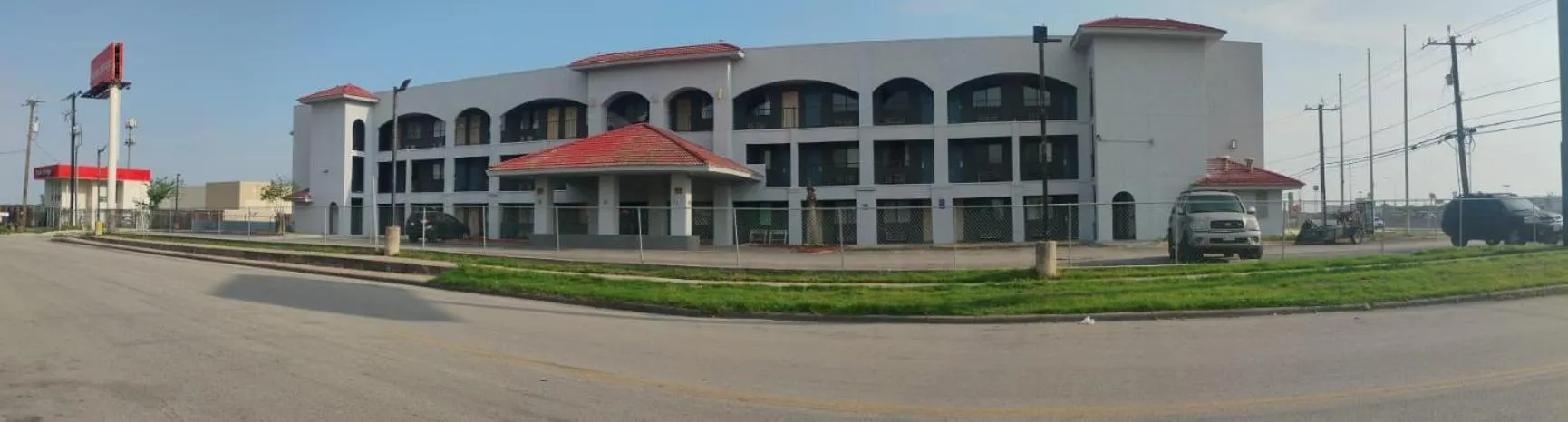 Hallmark Inn and Suites