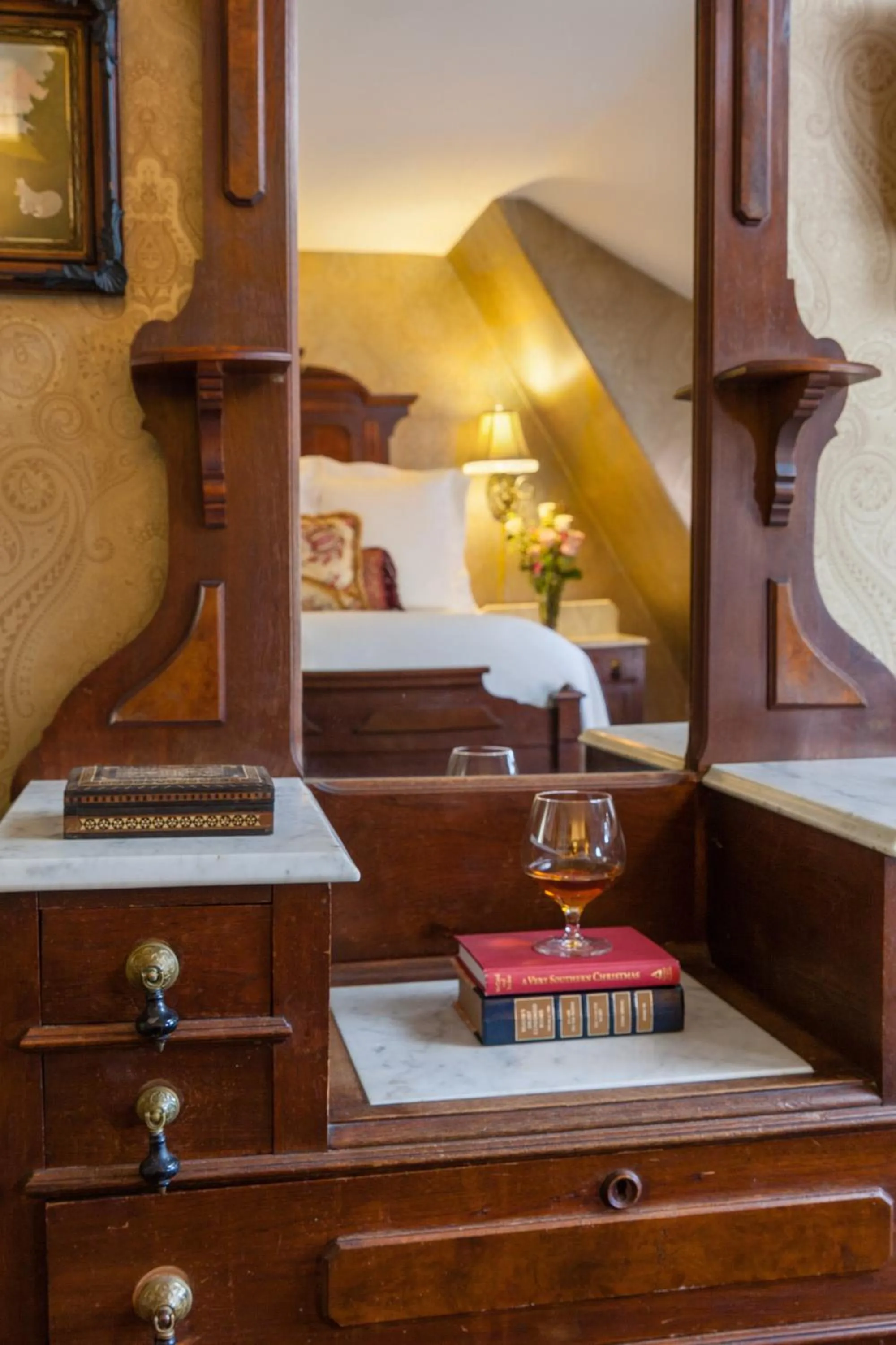 Bedroom, Bed in The Village Inn of Woodstock