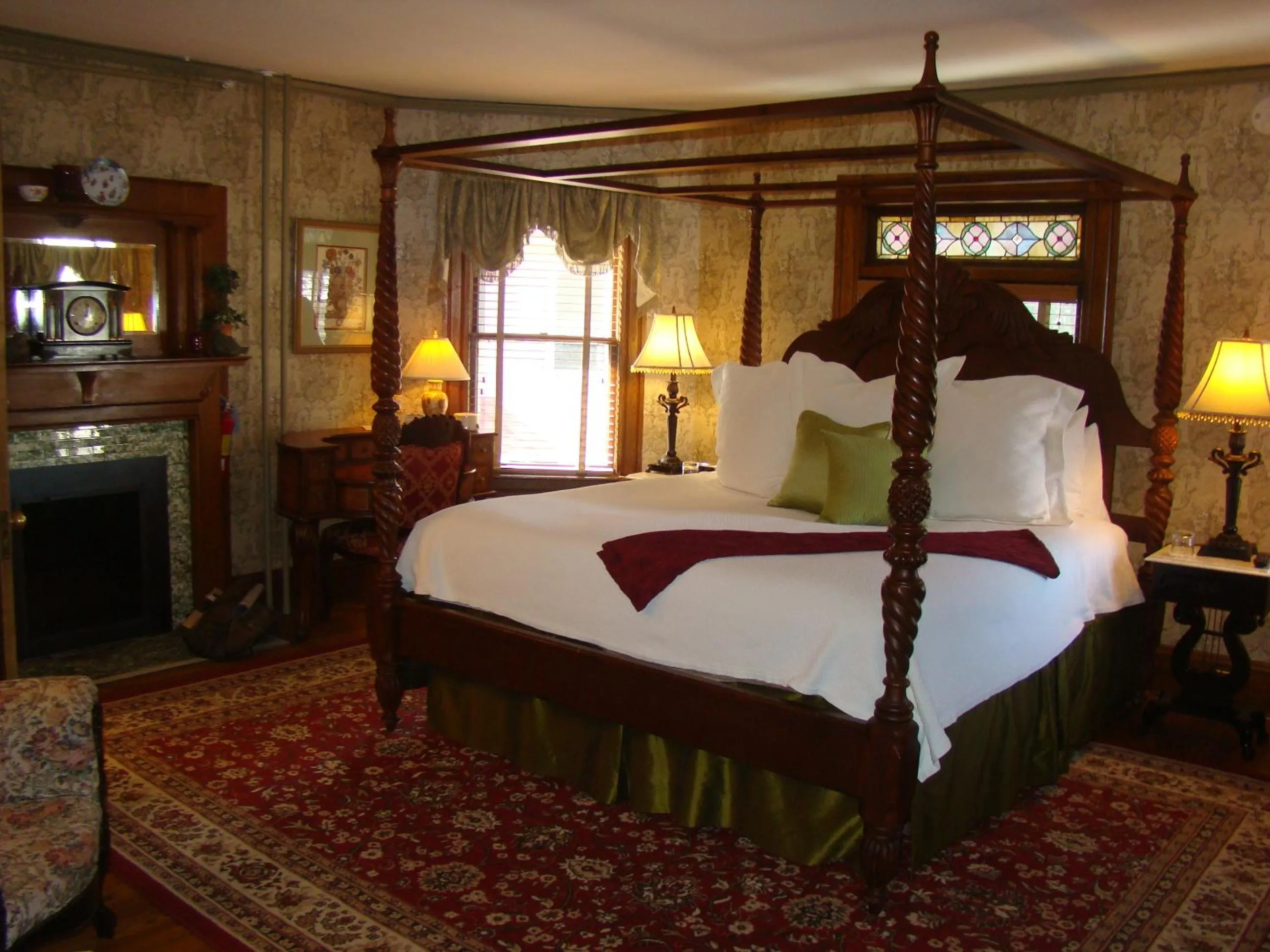 Bedroom, Bed in The Village Inn of Woodstock