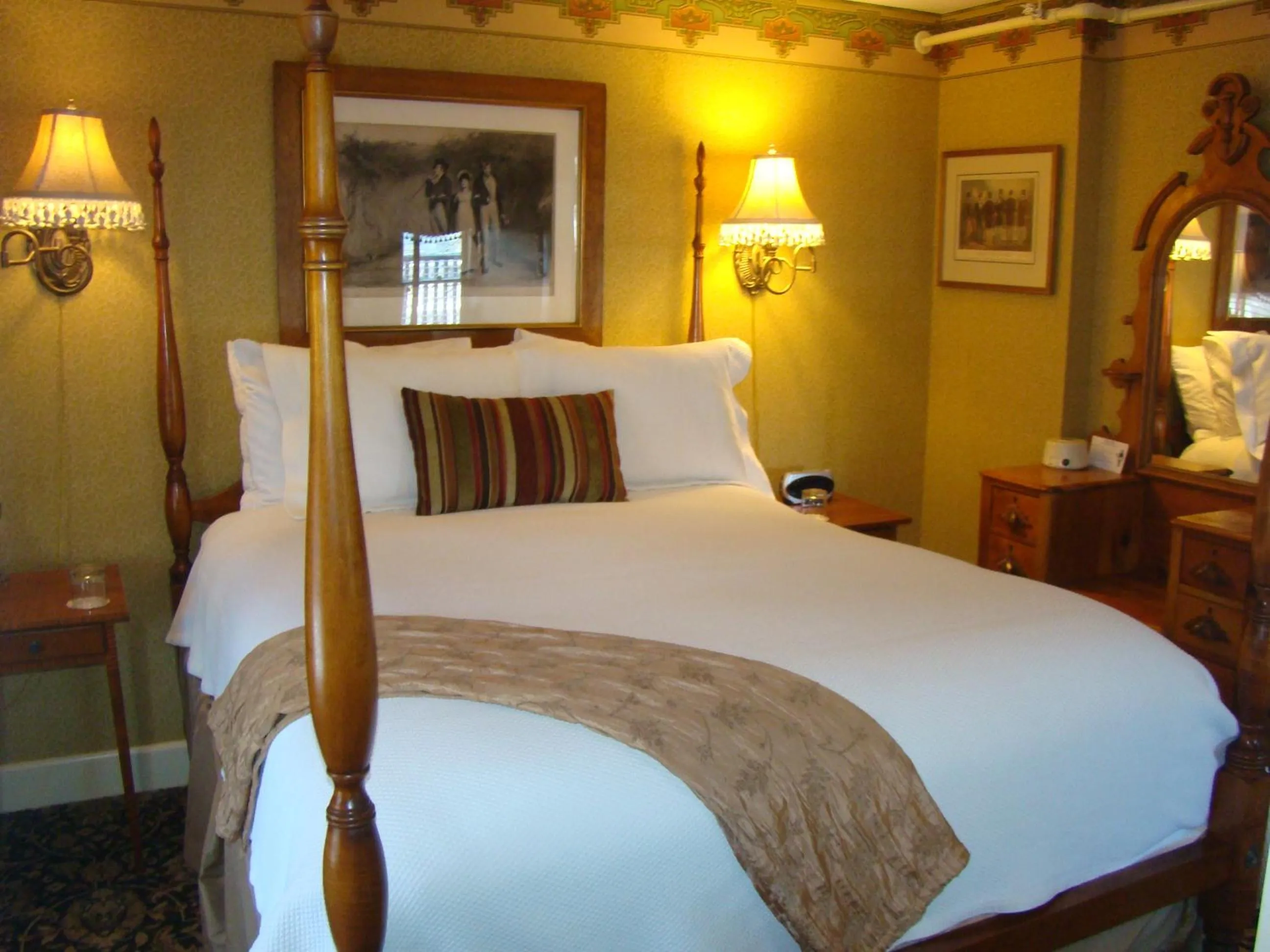 Bed in The Village Inn of Woodstock