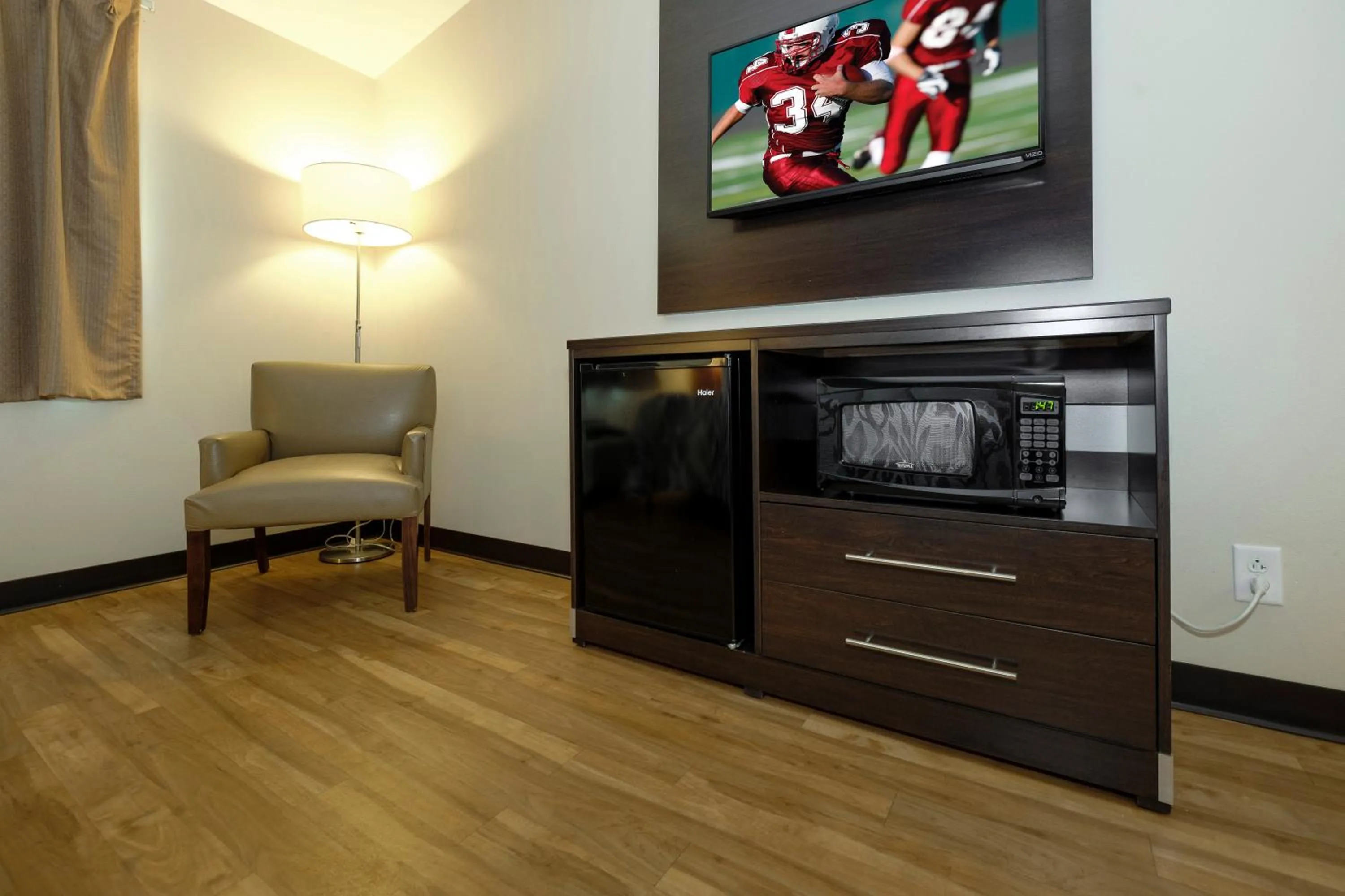 Photo of the whole room in Red Roof Inn Vermillion - U of South Dakota