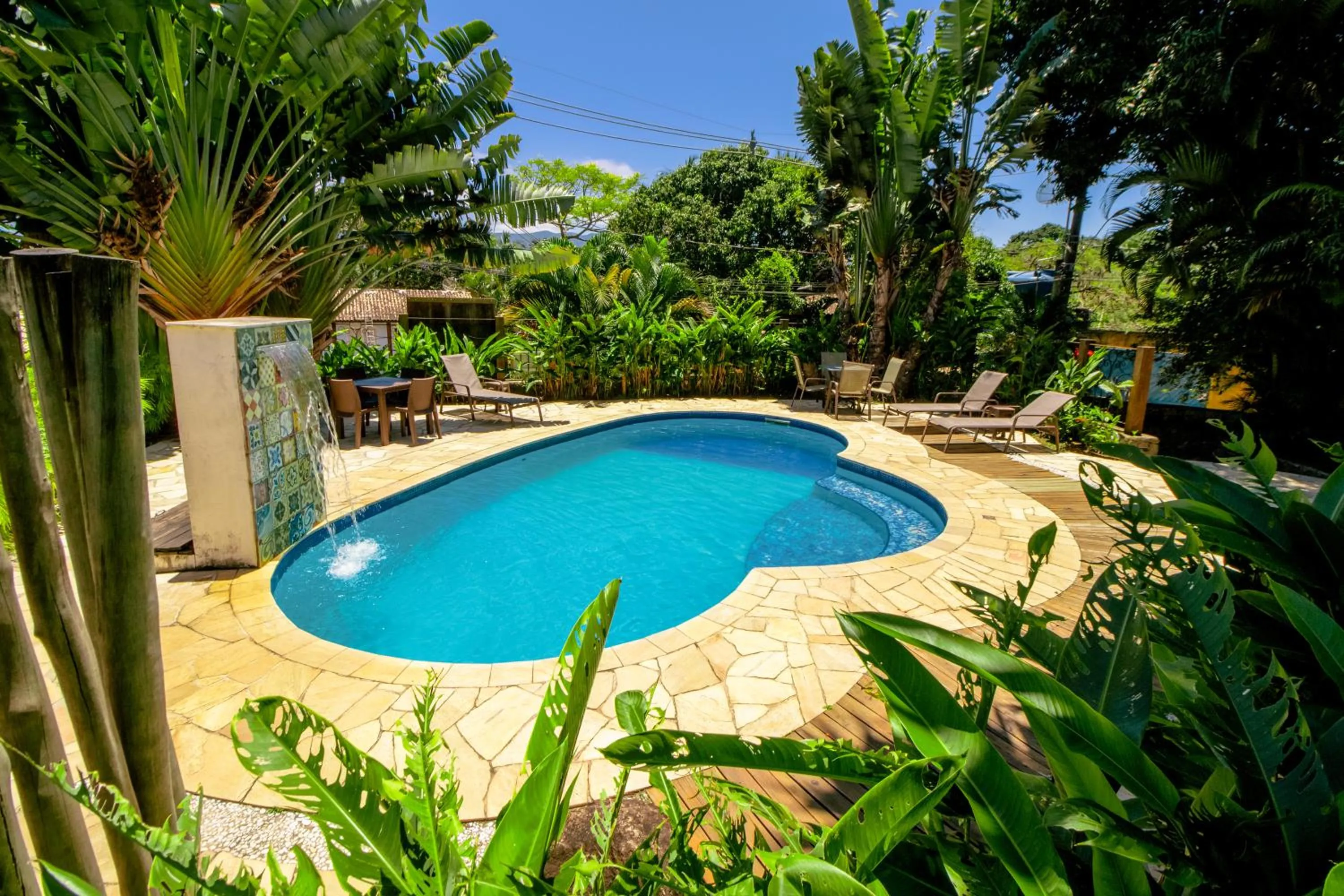 Pool view in VELINN Pousada Catamarã Brasil