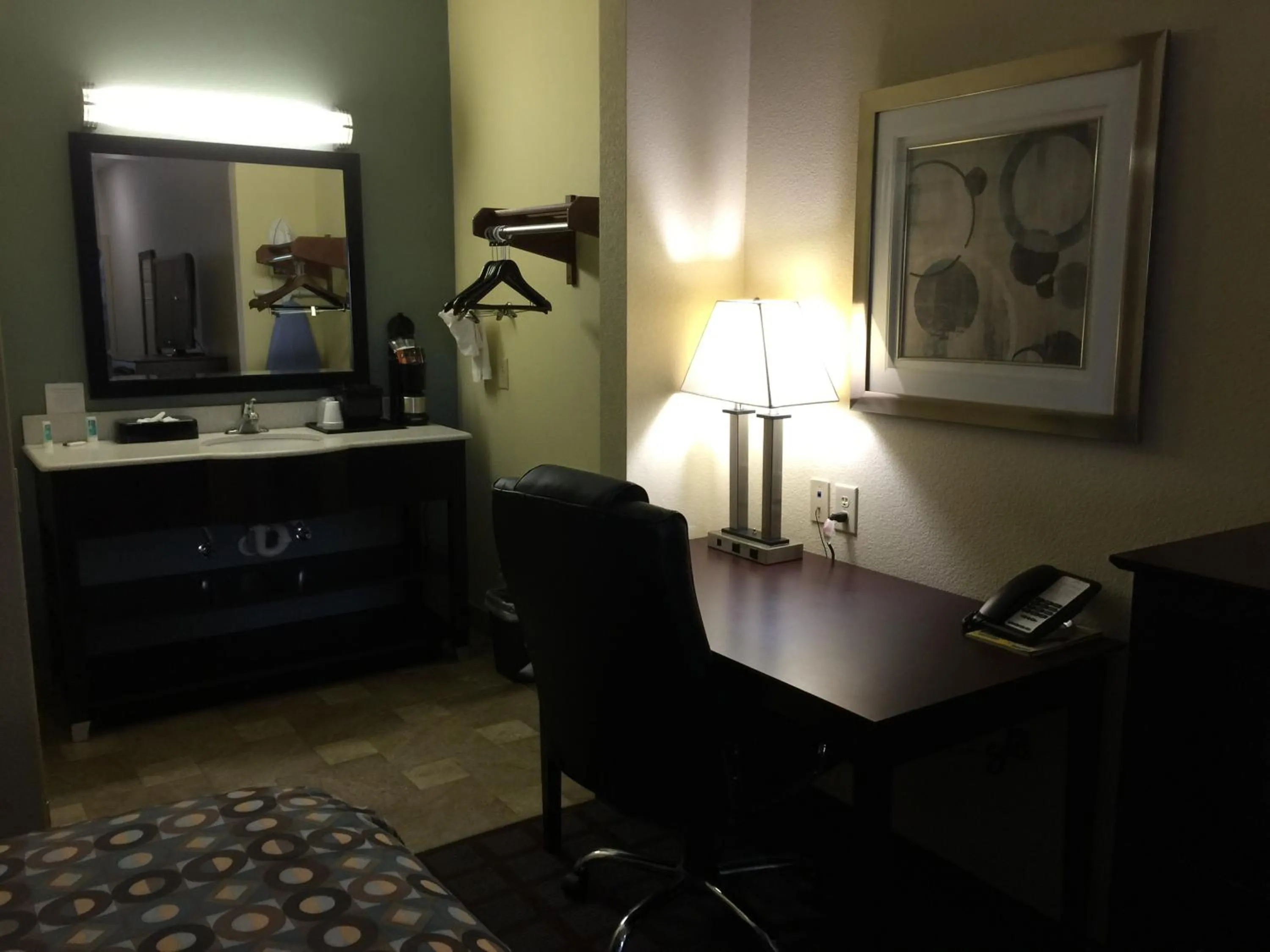 Pearsall Inn and Suites