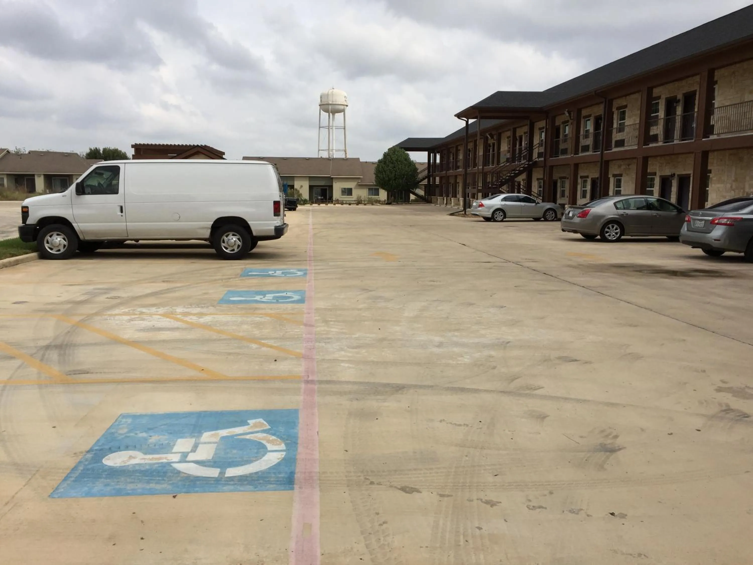 Parking in Pearsall Inn and Suites