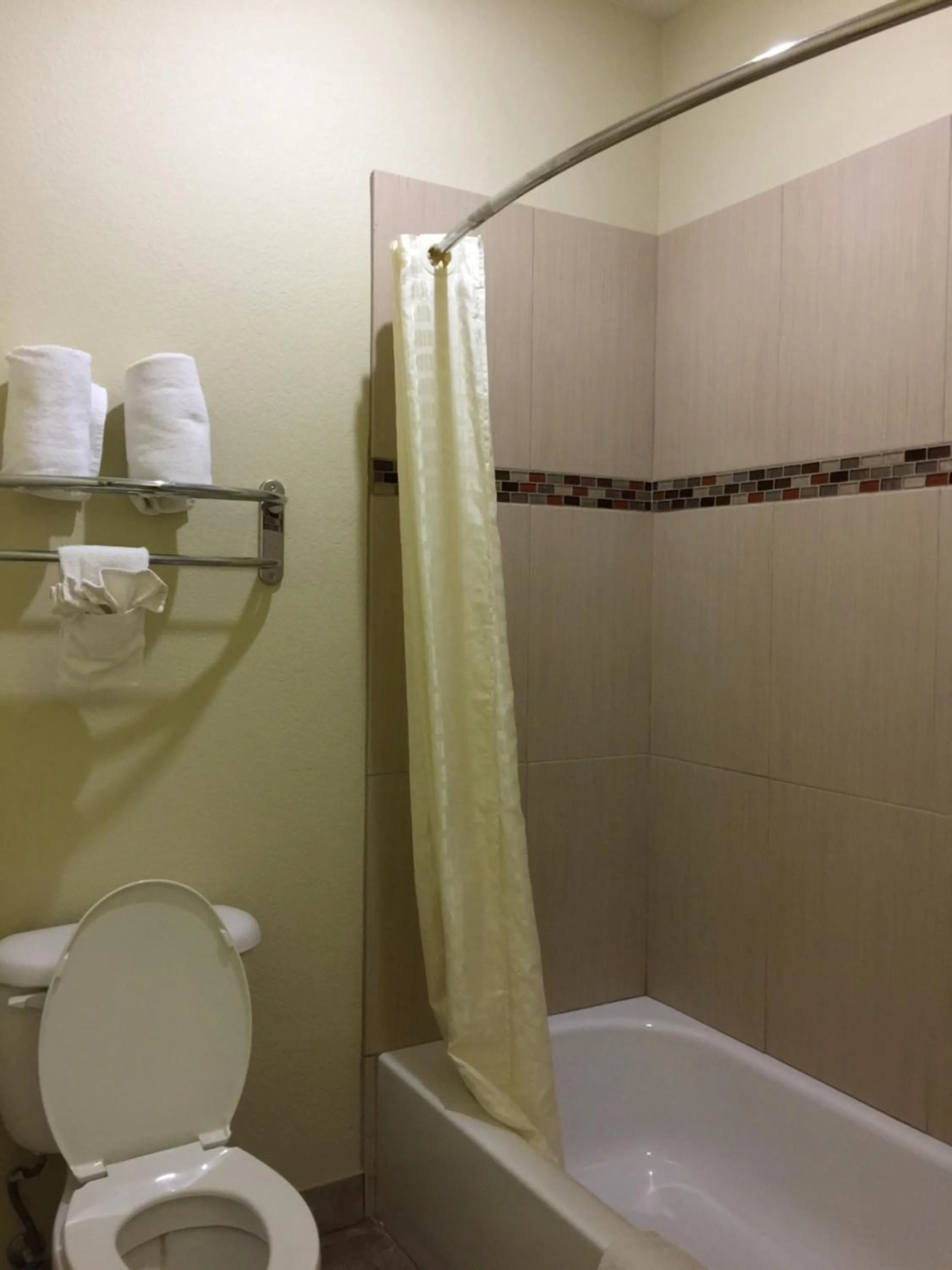 Pearsall Inn and Suites