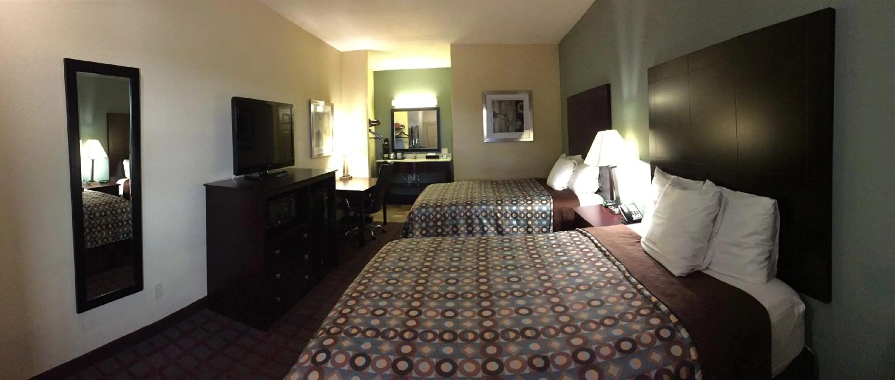 Bed in Pearsall Inn and Suites