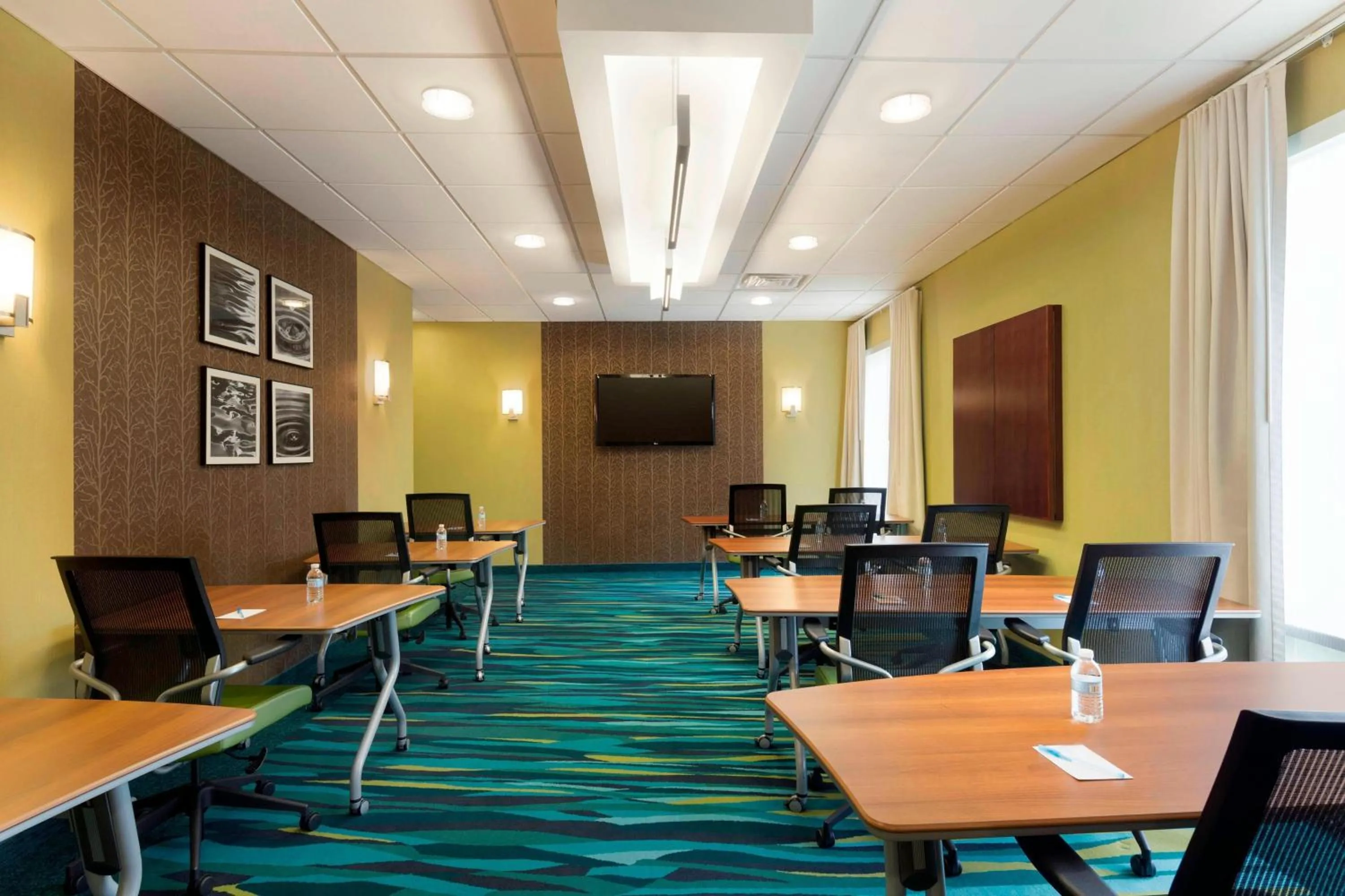 Meeting/conference room in SpringHill Suites by Marriott Philadelphia Langhorne