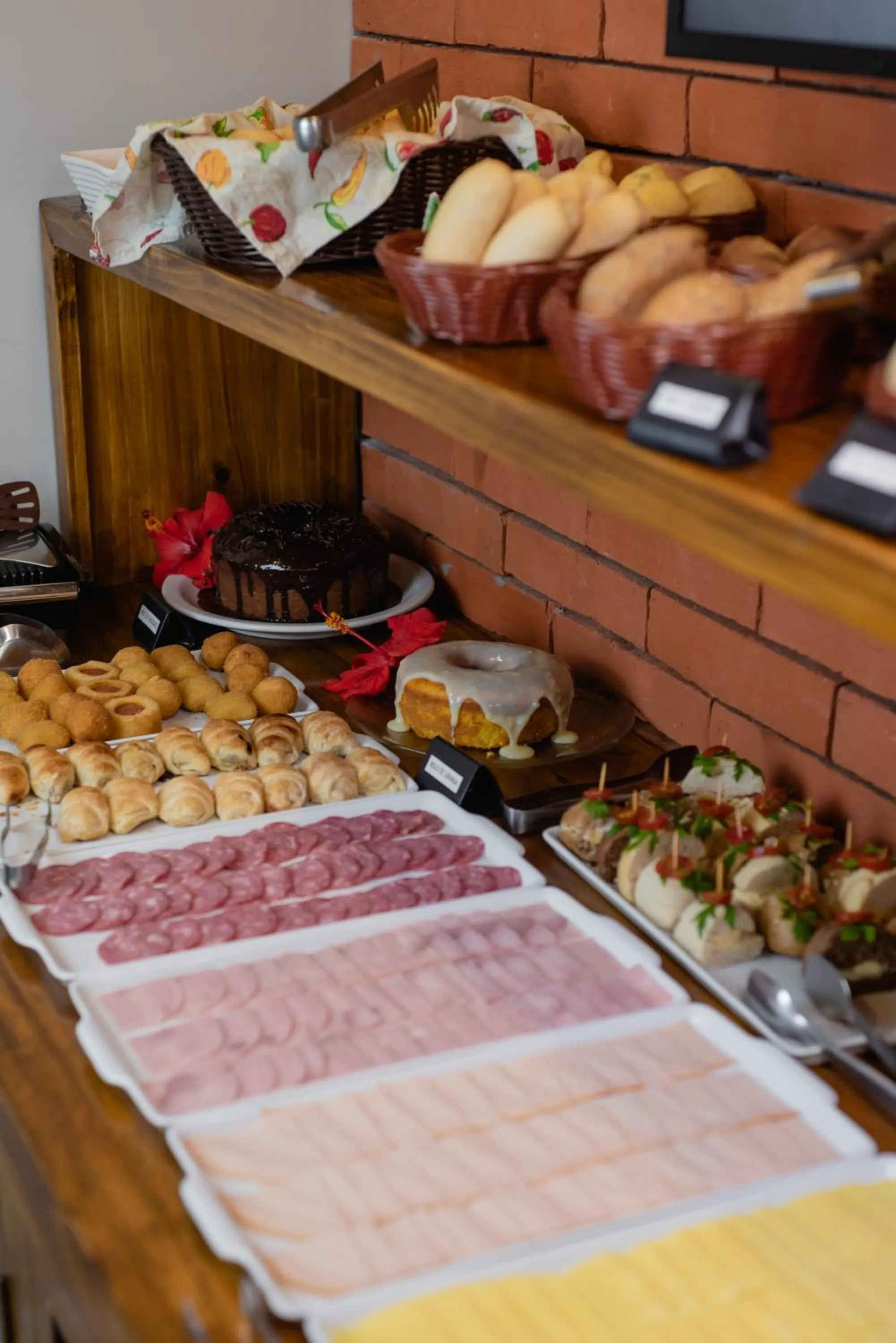 Buffet breakfast in Pousada Cacau