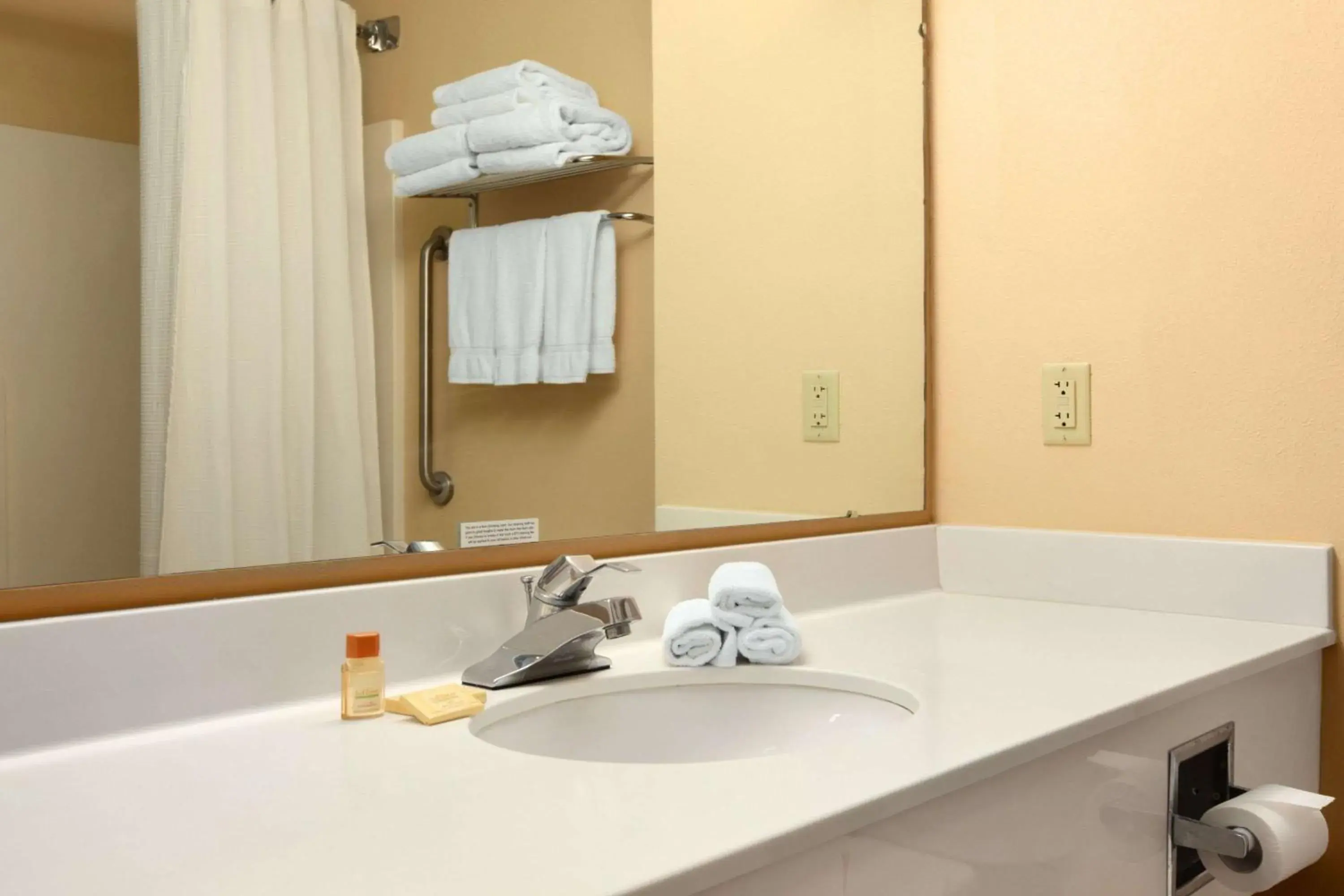 Deluxe King Room - Non-Smoking in Days Inn by Wyndham Alta Vista Deluxe King Room - Non-Smoking in Days Inn by Wyndham Alta Vista