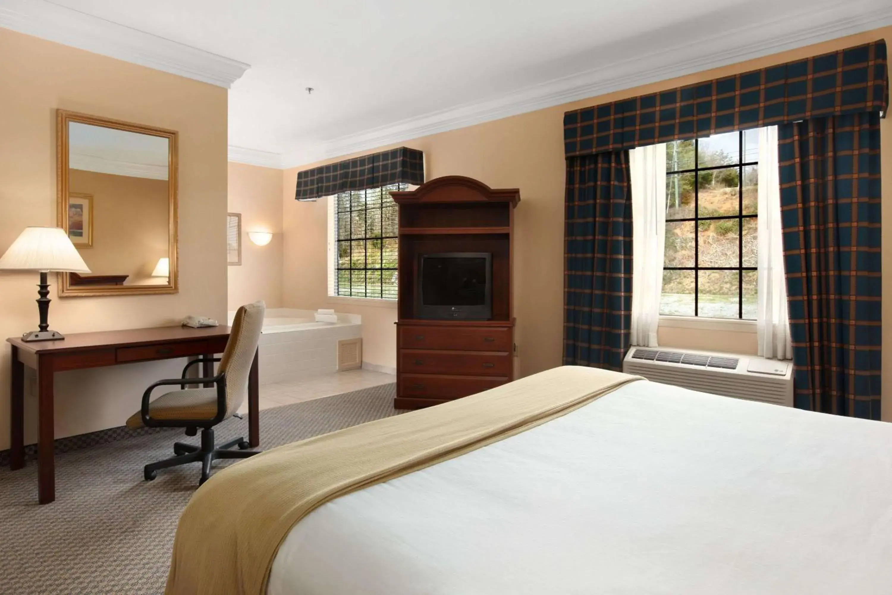 Deluxe King Suite in Days Inn by Wyndham Alta Vista Deluxe King Suite in Days Inn by Wyndham Alta Vista